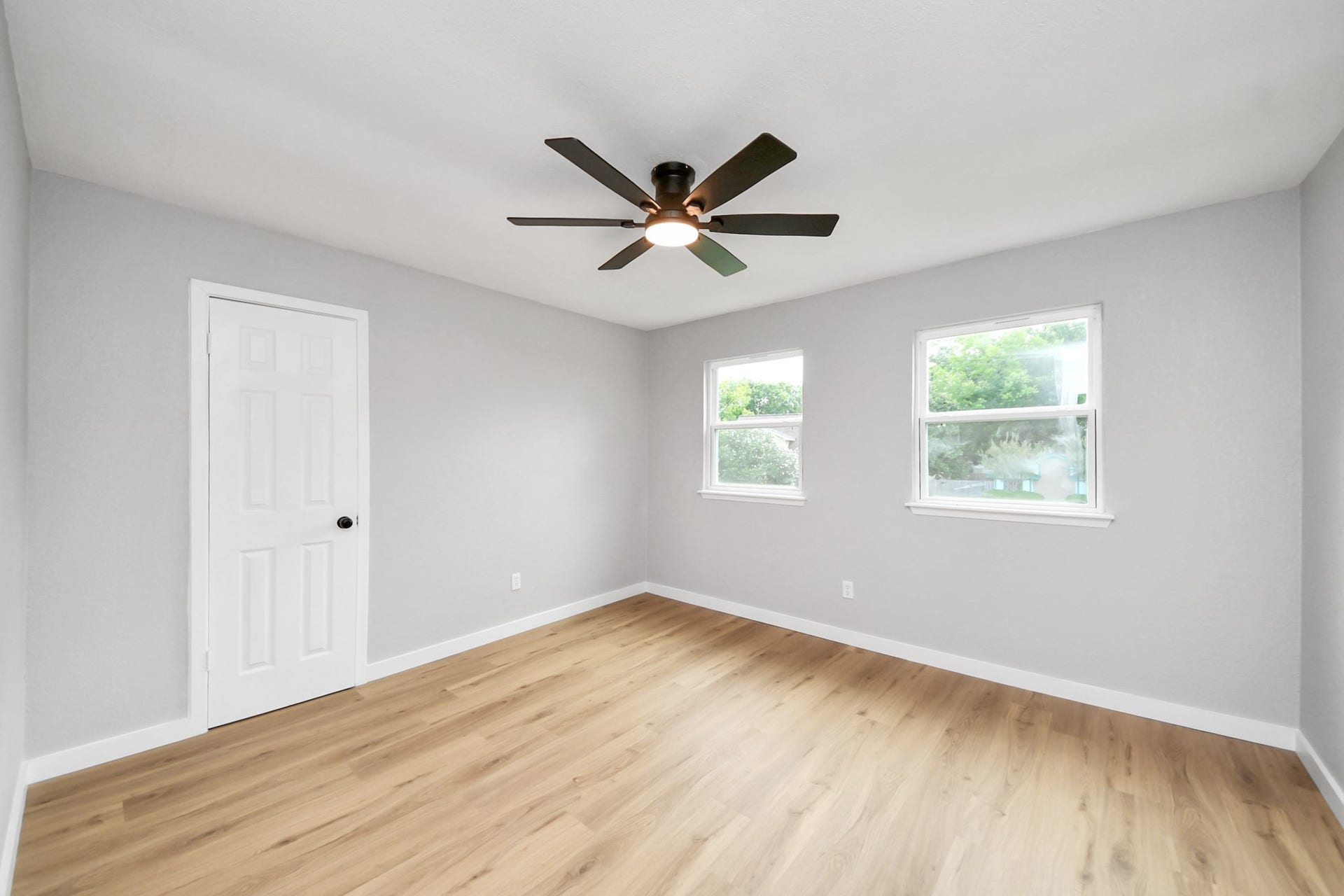 3234 Pebble Lake Drive, Sugar Land, TX 77479 Bedroom 4 features fresh neutral paint, two bright windows, and a modern ceiling fan. It has light wood flooring and a simple layout, perfect for personalizing.