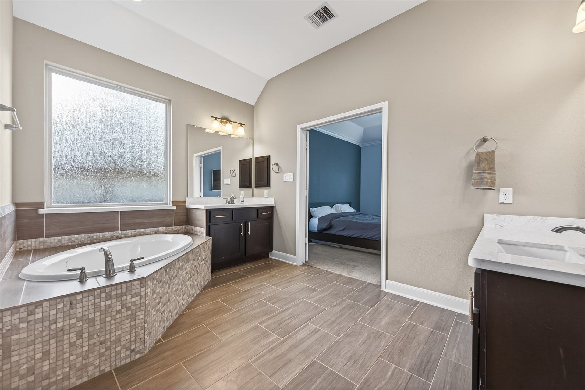 19610 Pecos Bend Court, Cypress, TX 77433 Oversized primary bathroom with 2 sinks, soaking tub, and walk-in shower.