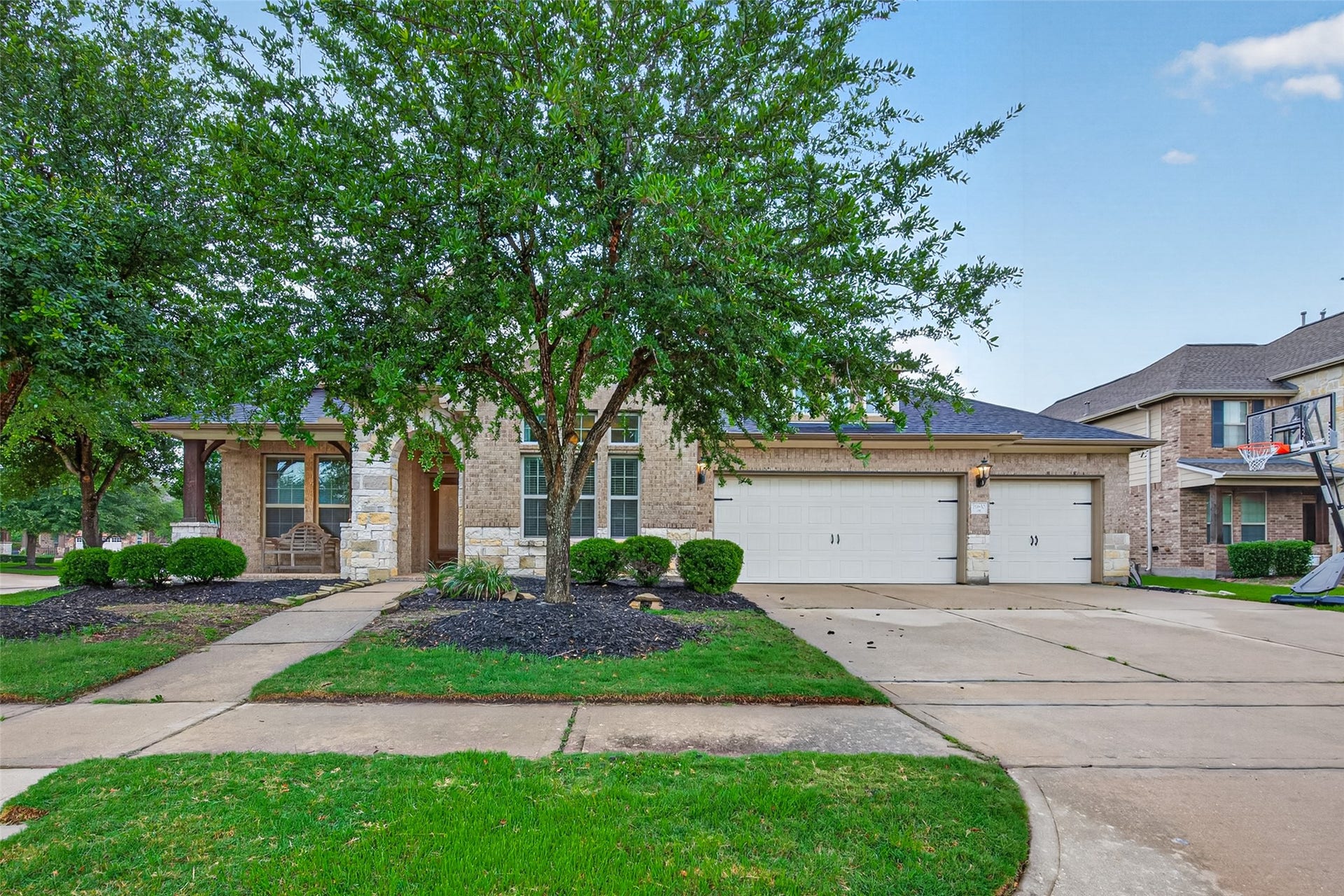 19610 Pecos Bend Court, Cypress, TX 77433 Welcome to 19610 Pecos Bend CT in Towne Lake!