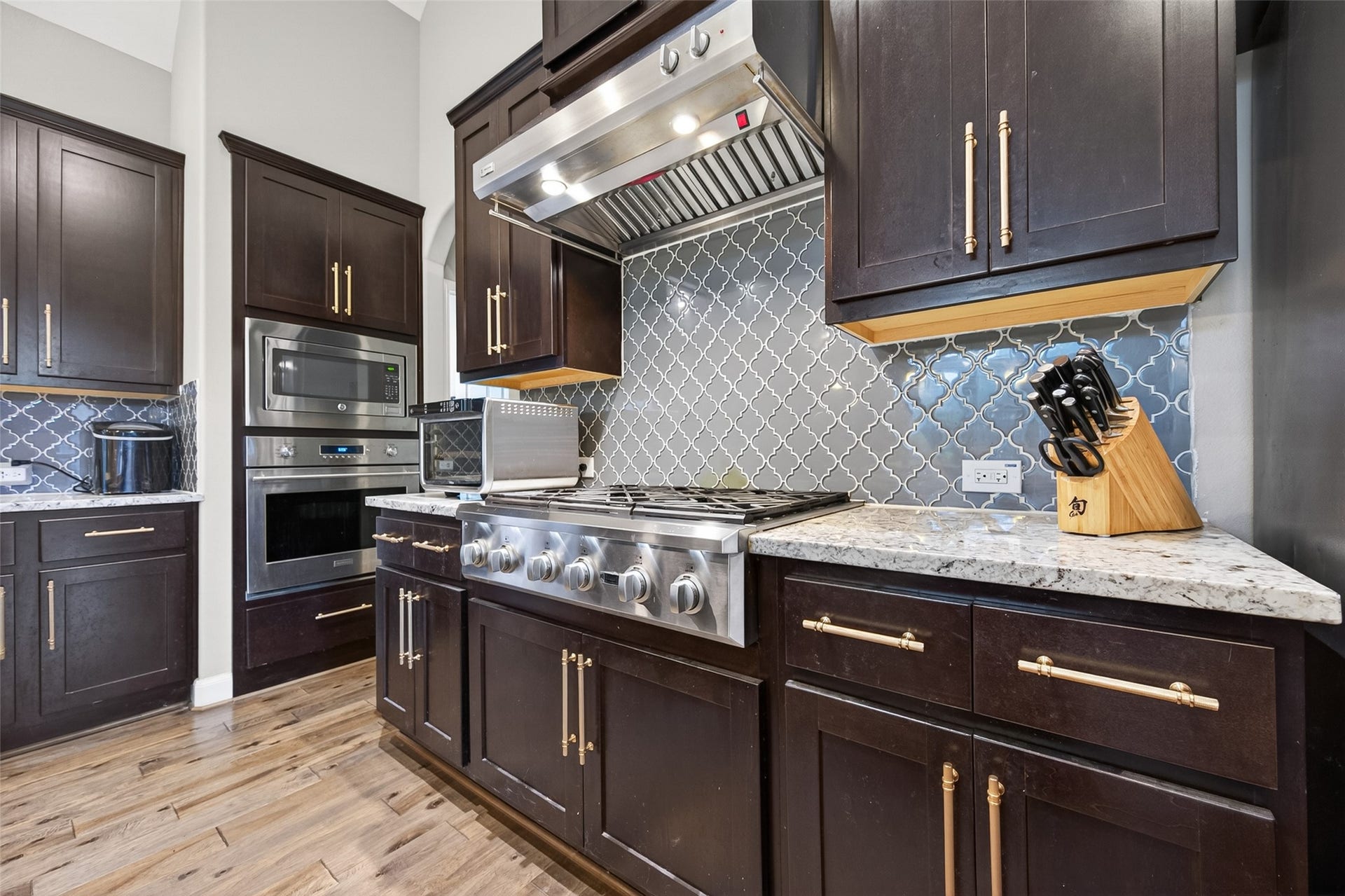 19610 Pecos Bend Court, Cypress, TX 77433 Top of the line stainless steel Monogram appliances with radiant food warmer and several burners.