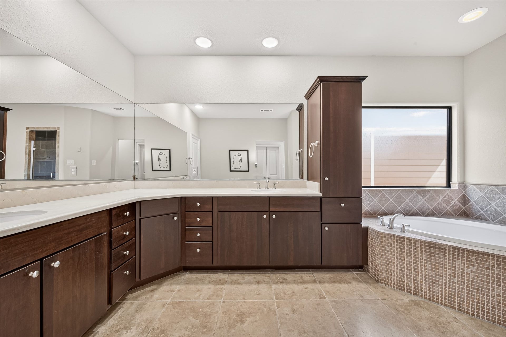 5930 Kiam Street, Houston, TX 77007 The Primary Bathroom is SPA-tastic!! Features granite counter tops, double vanities, tons of storage, double length wall mirrors, sep WC, Soaker tub and separate large shower (out of photo).