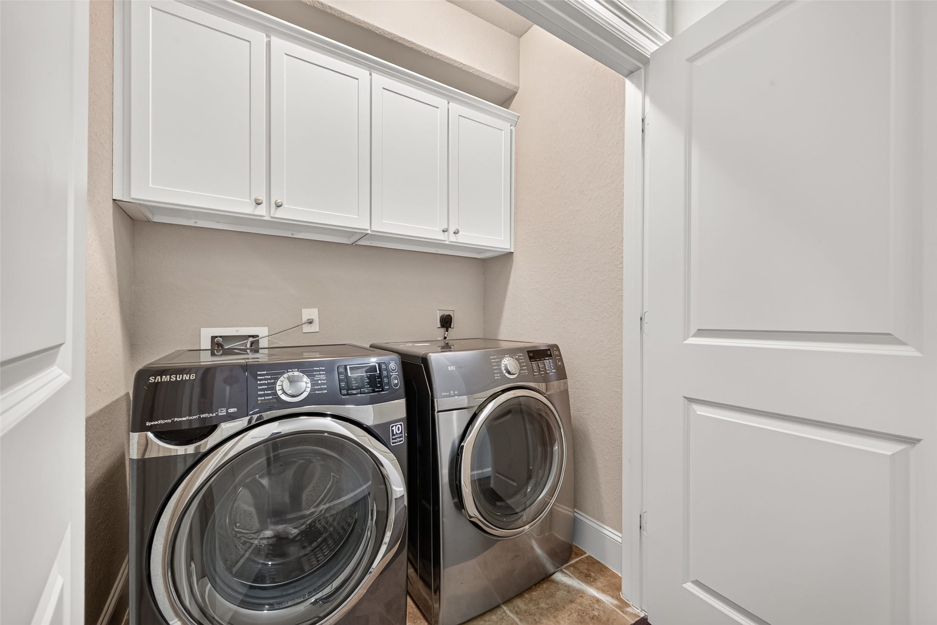 5930 Kiam Street, Houston, TX 77007 Laundry Room with plenty of storage space. W&D convey!