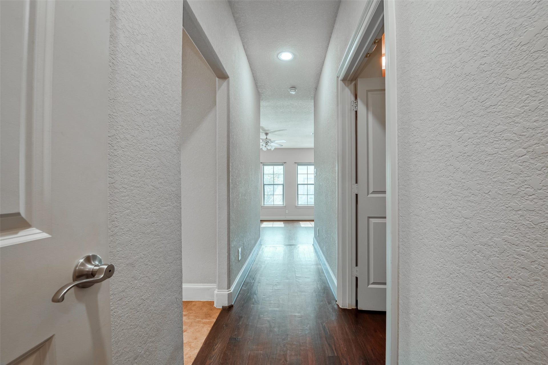 5930 Kiam Street, Houston, TX 77007 Entering into the *PRIVATE* Primary Suite, you'll find the Primary Bathroom on the Left, and a *HUGE* WIC to the right.