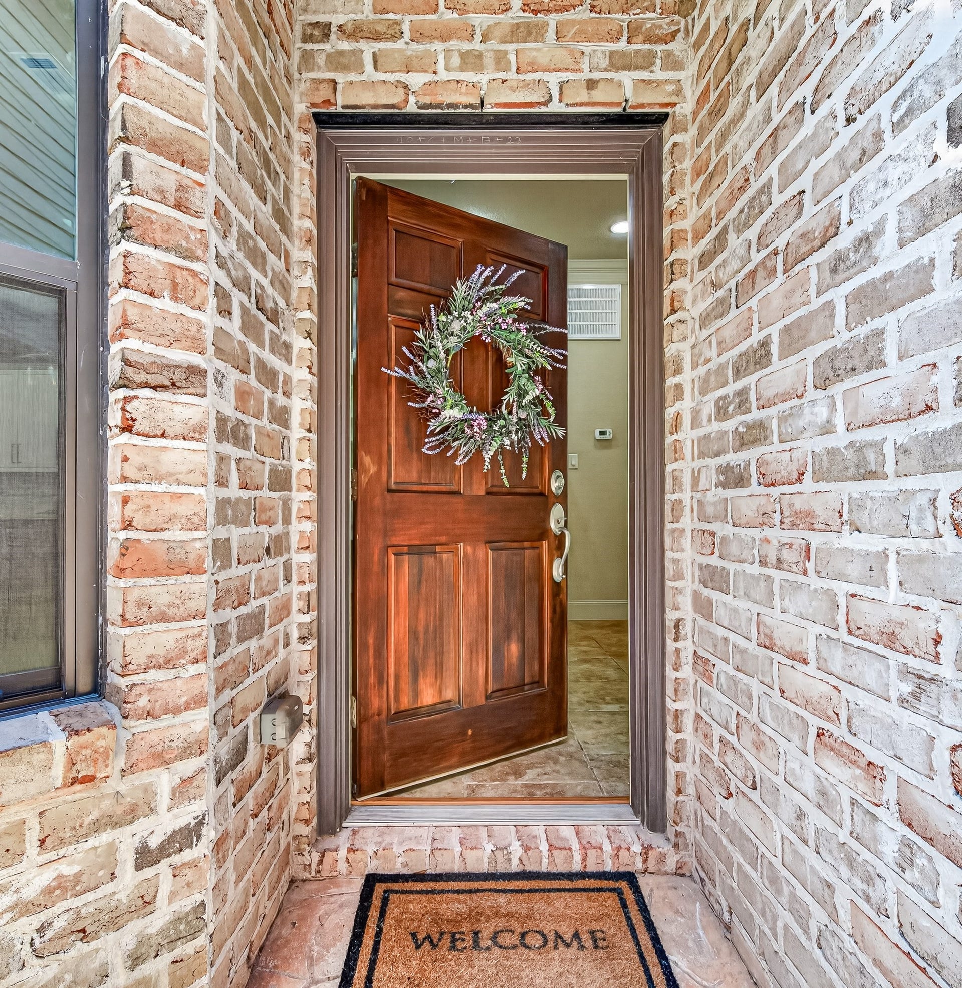 5930 Kiam Street, Houston, TX 77007 *Welcome* Come on in!