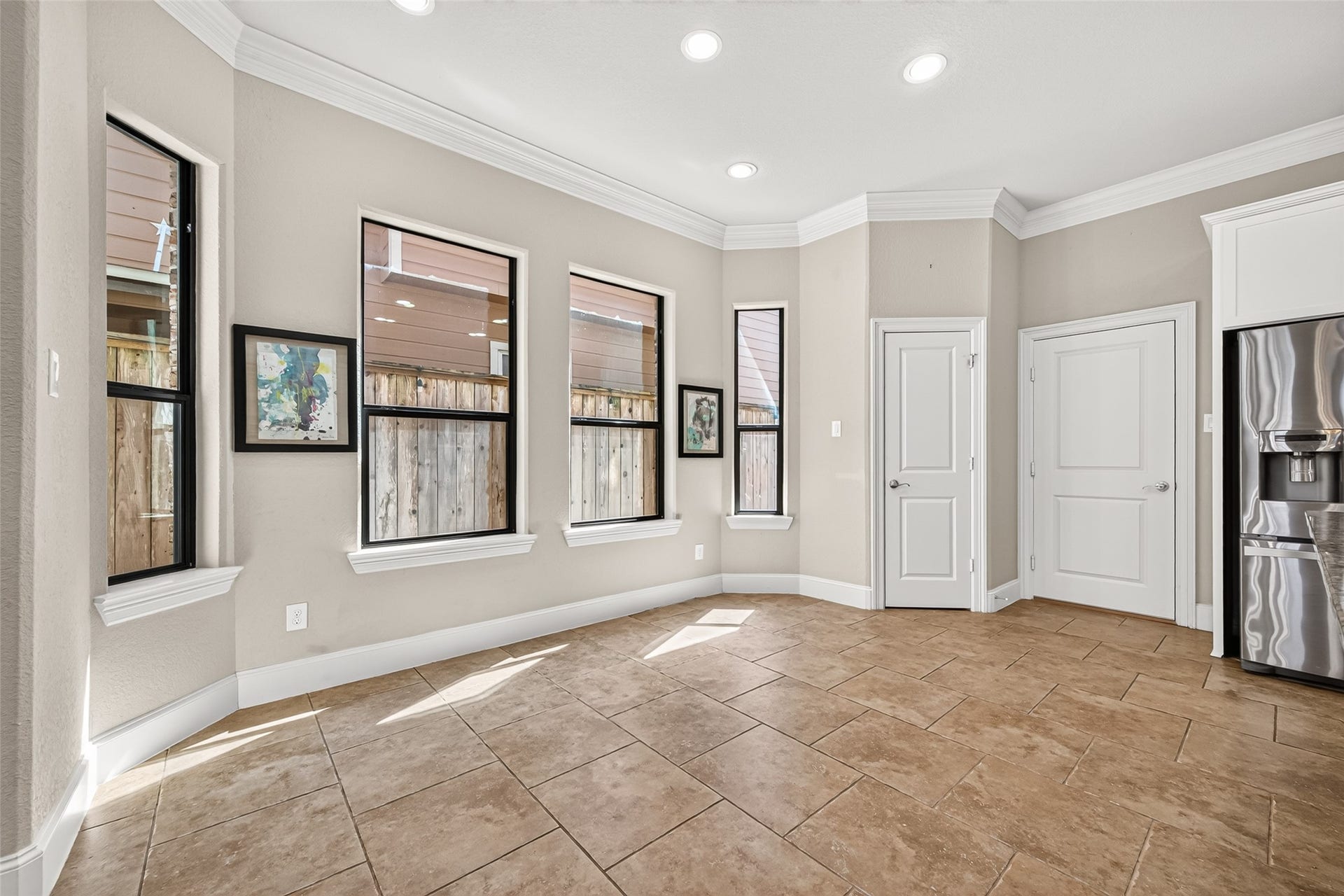5930 Kiam Street, Houston, TX 77007 Very spacious Dining area makes this a perfect social and entertaining space, open to the Living Room on other side.