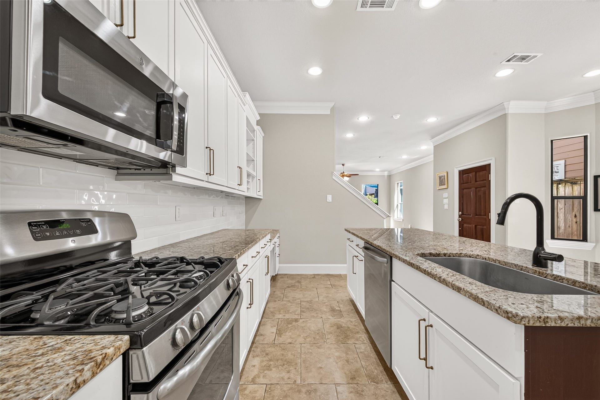 5930 Kiam Street, Houston, TX 77007 Kitchen offers tons of countertop work space and storage.