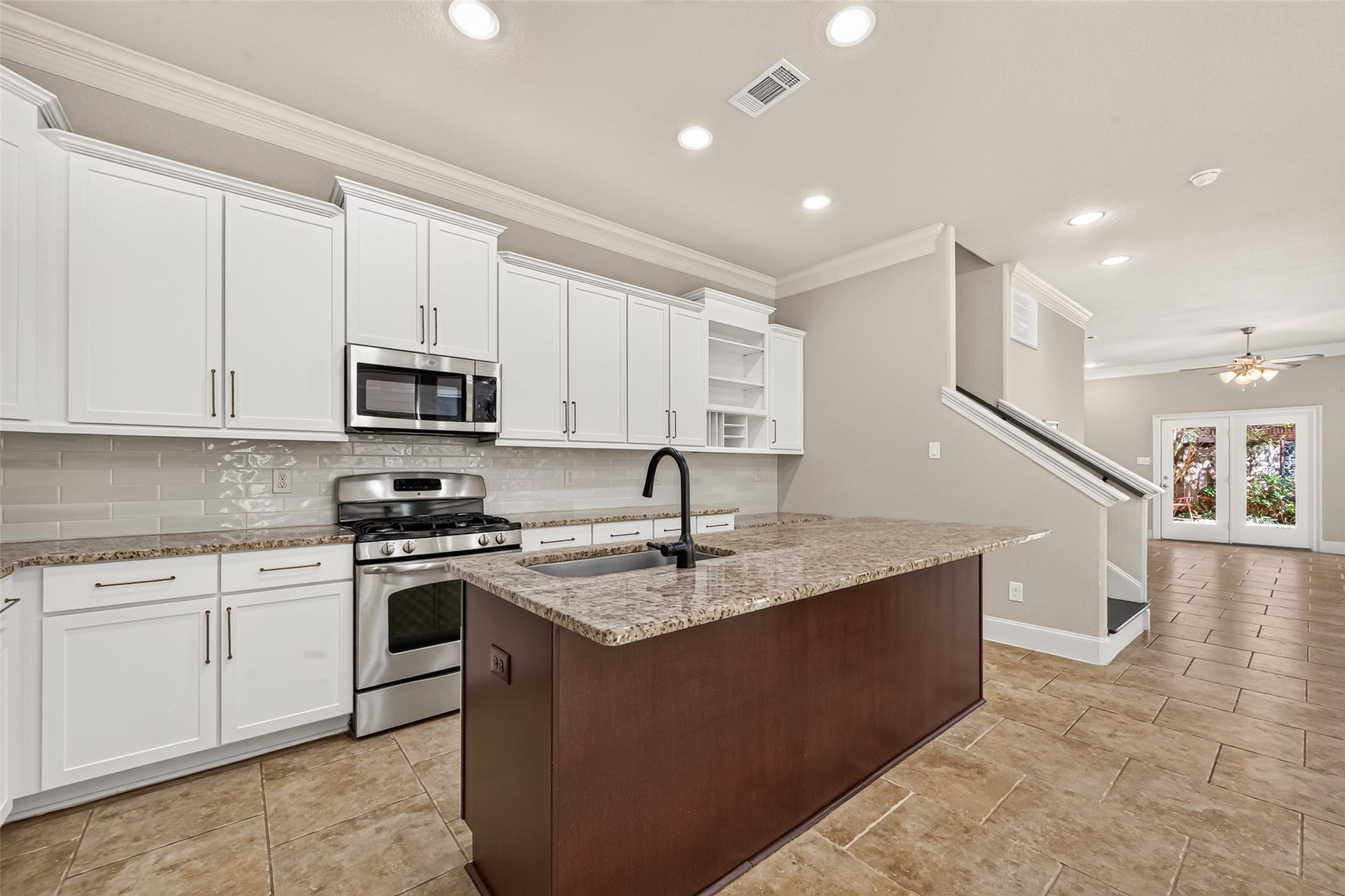 5930 Kiam Street, Houston, TX 77007 Center island has convenient power outlets both ends.