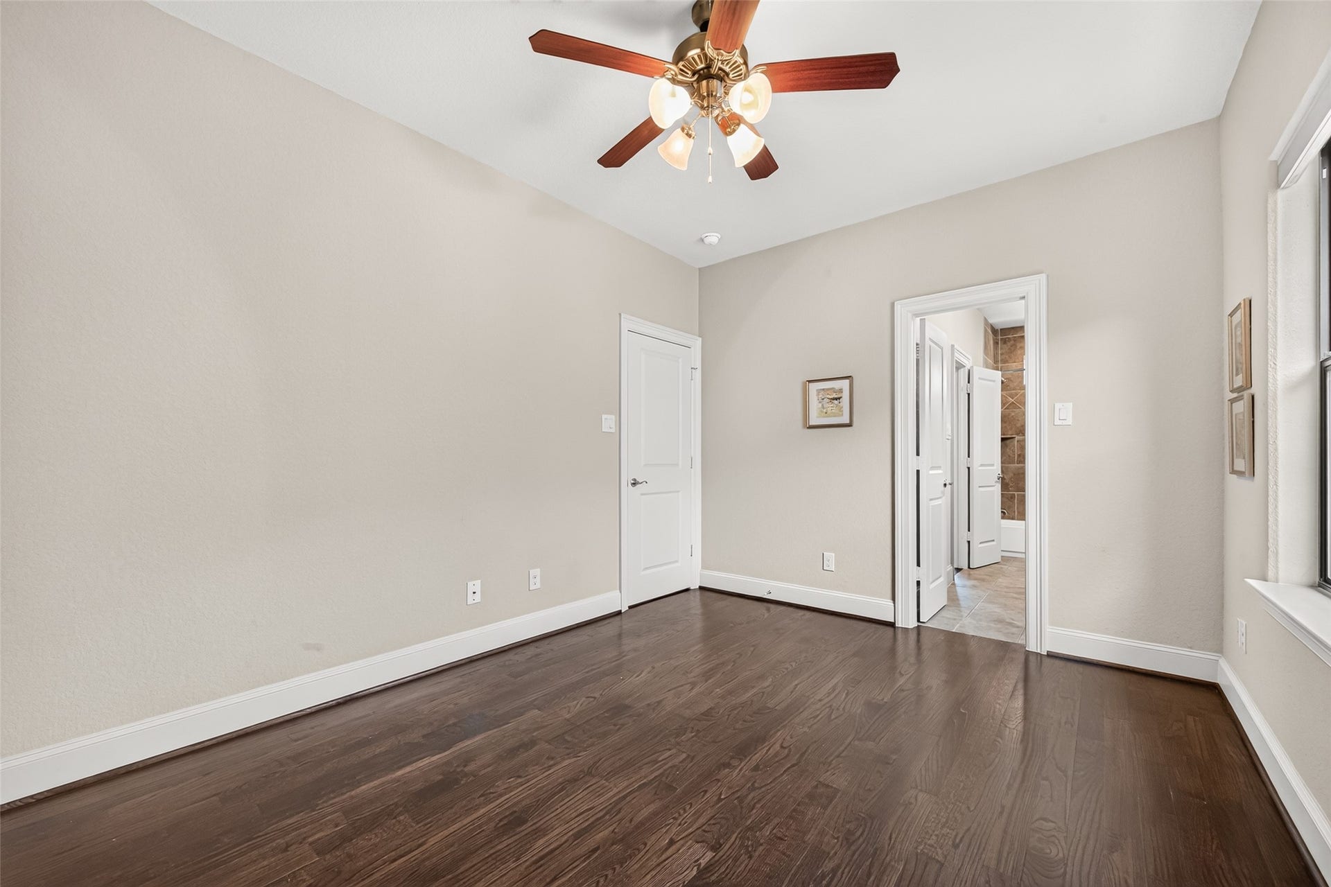 5930 Kiam Street, Houston, TX 77007 Guest Bedroom #2. Door right to Ensuite Bathroom