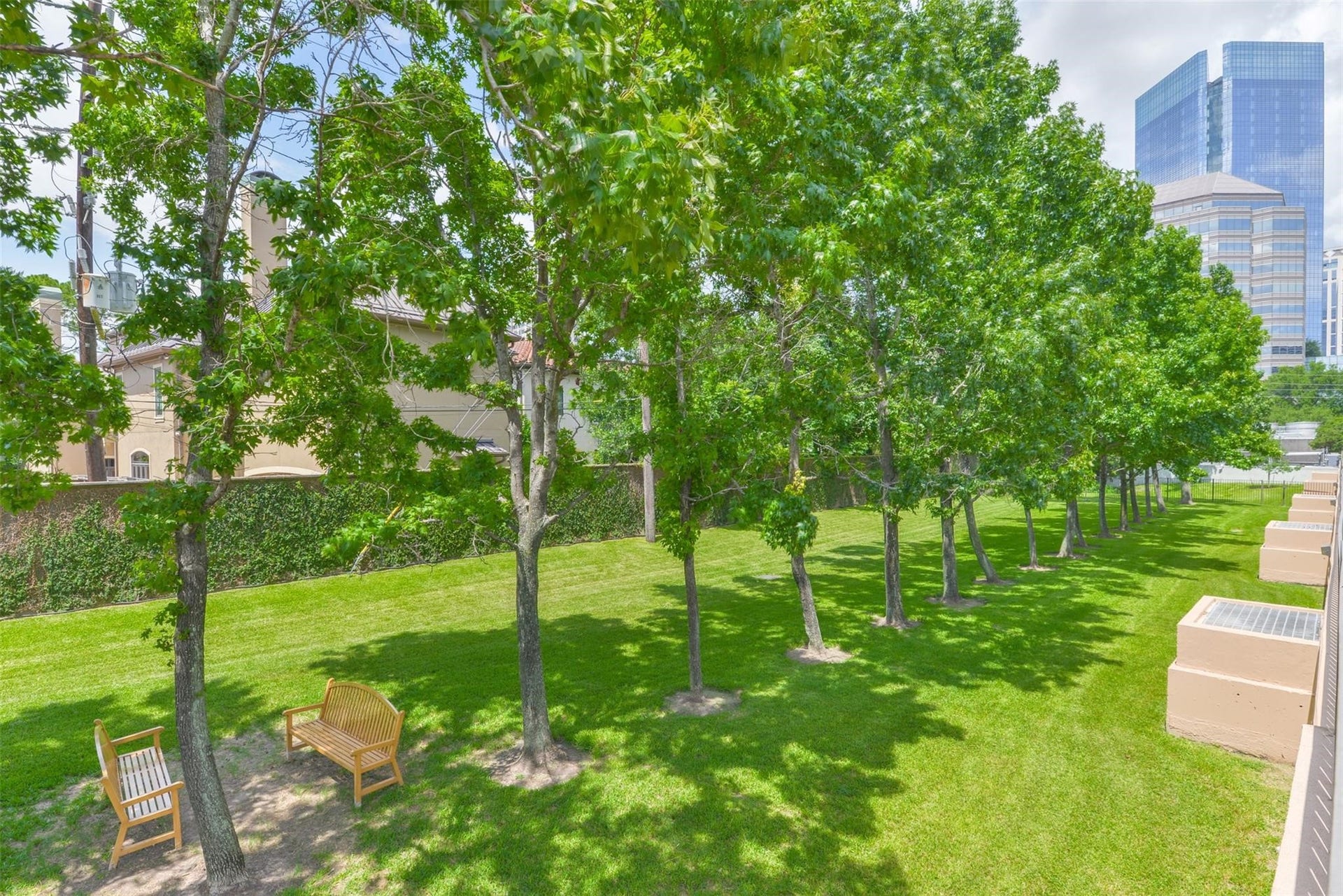 5100 San Felipe Street, #374E, Houston, TX 77056 Gated dog park.
