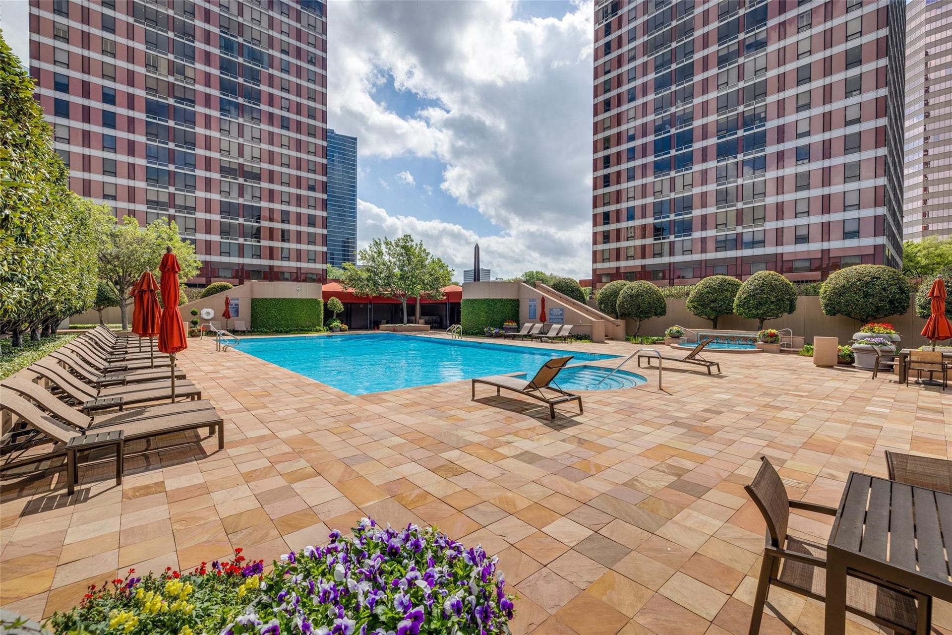 5100 San Felipe Street, #374E, Houston, TX 77056 Full view of the pool area.