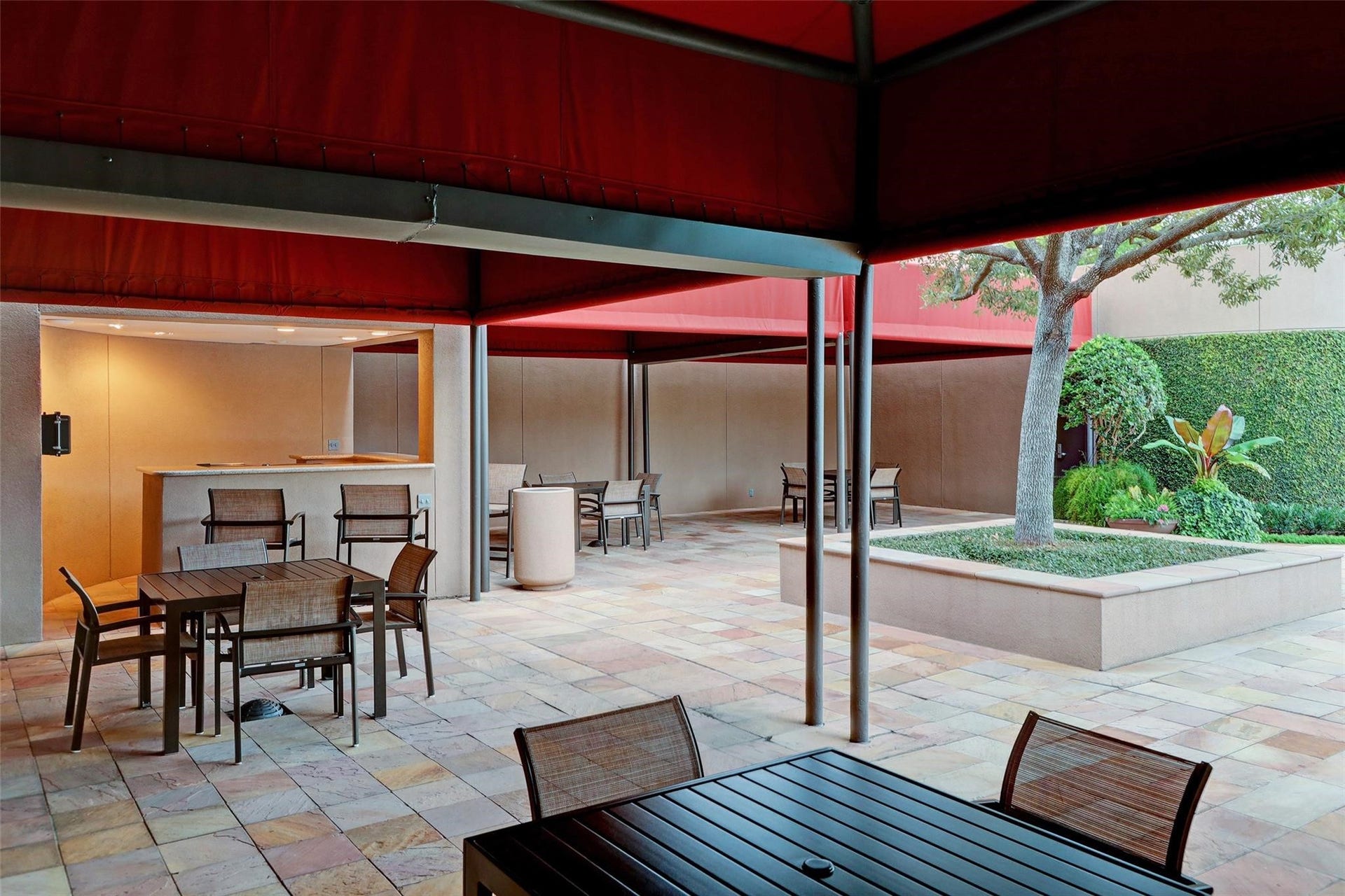 5100 San Felipe Street, #374E, Houston, TX 77056 Covered dining areas at the pool area.