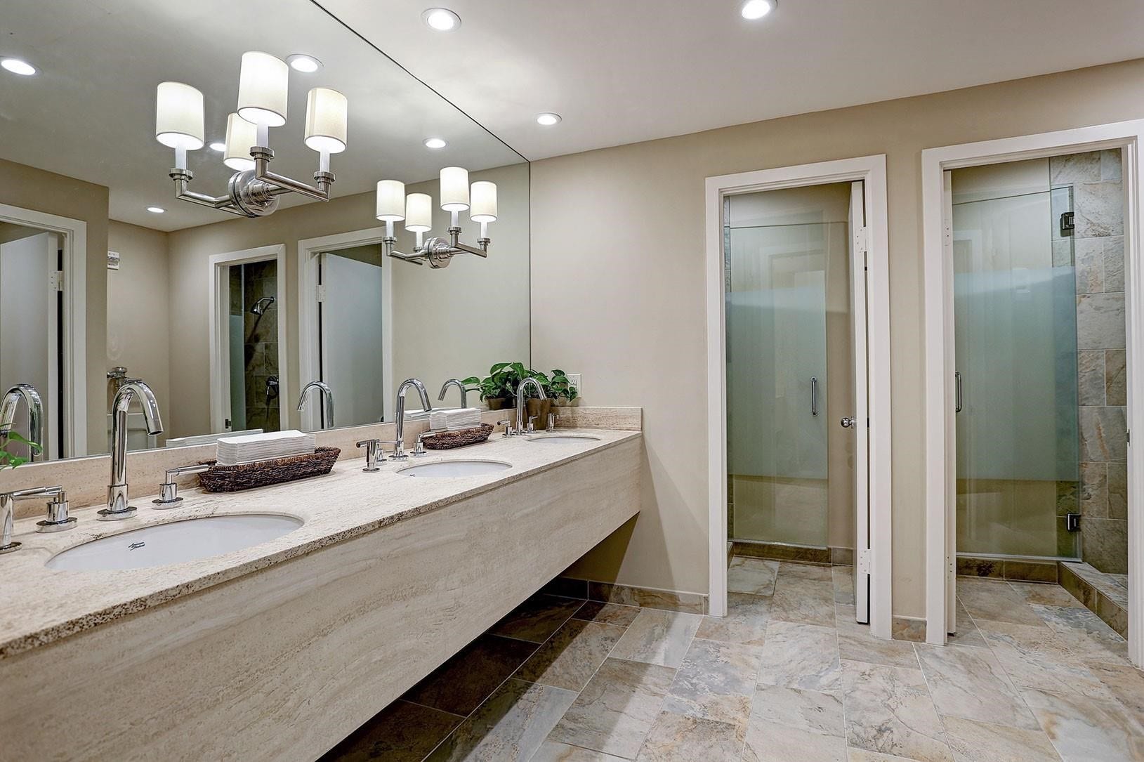 5100 San Felipe Street, #374E, Houston, TX 77056 Fitness center locker room.