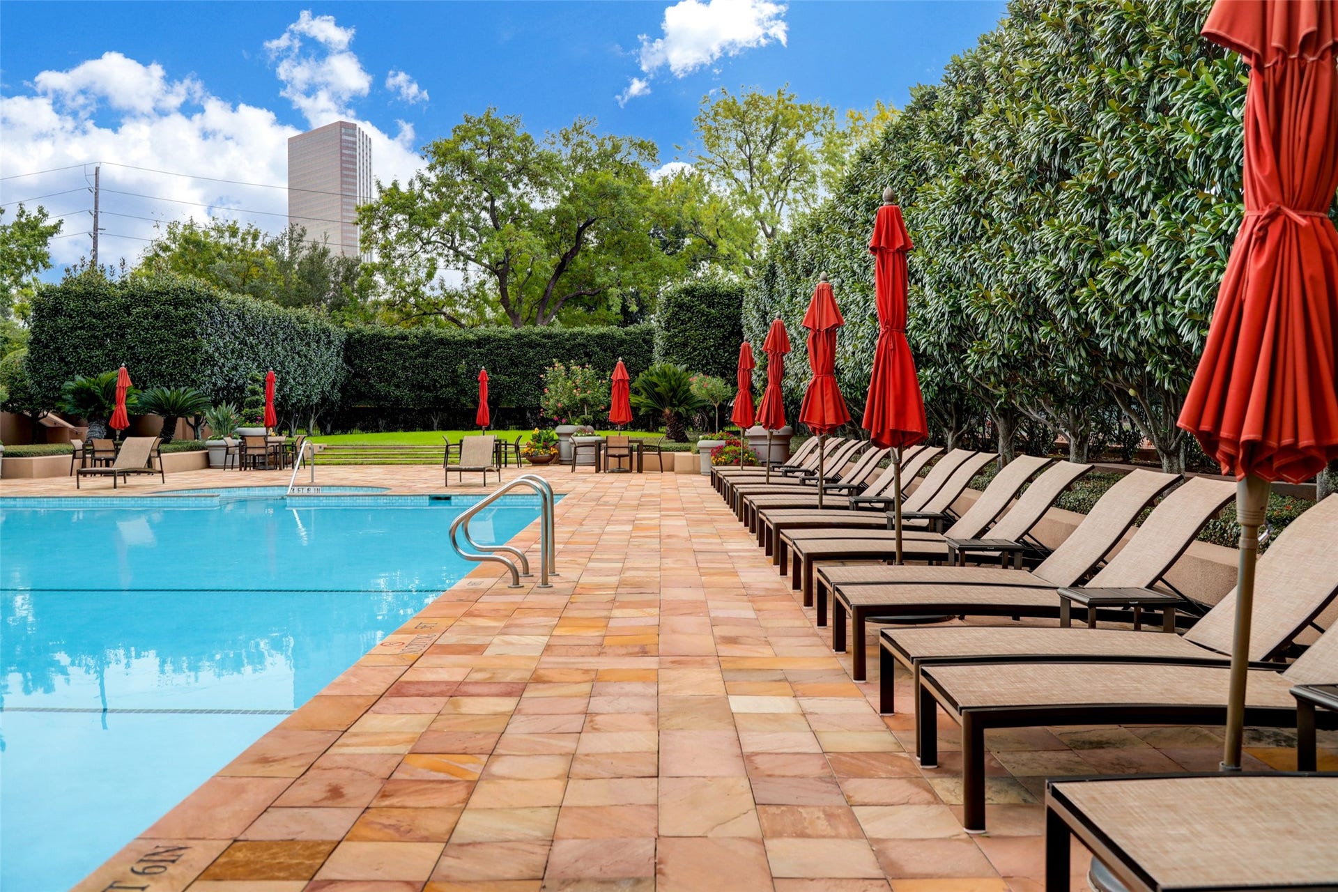 5100 San Felipe Street, #374E, Houston, TX 77056 Relax year around at the heated pool.