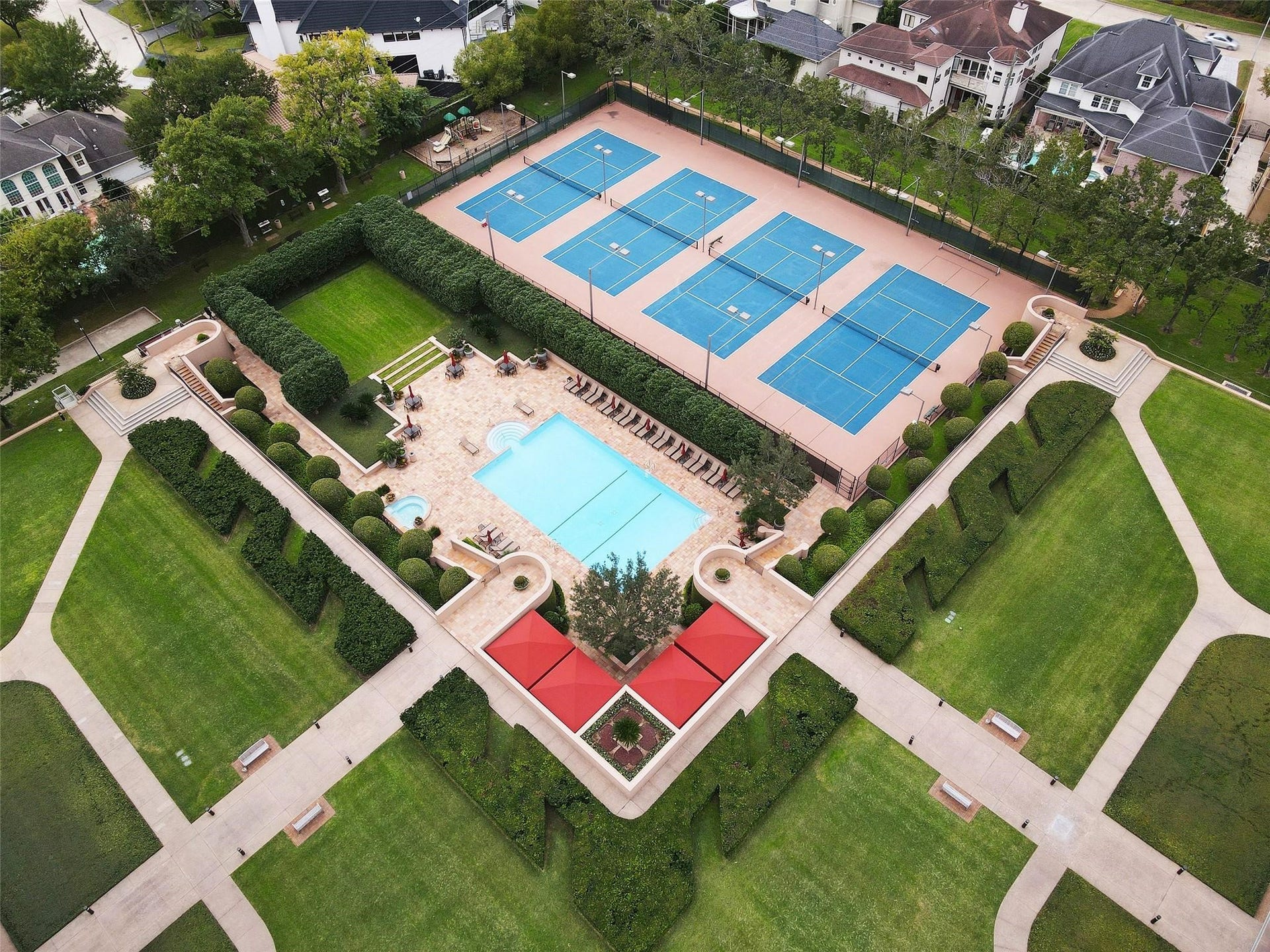 5100 San Felipe Street, #374E, Houston, TX 77056 Aerial view of the grounds.