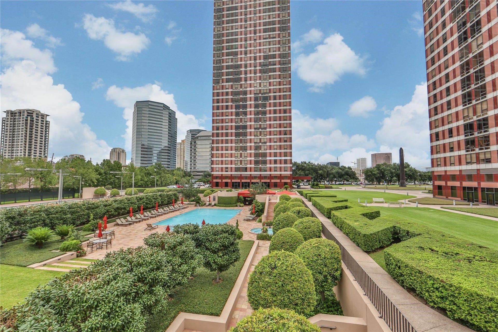 5100 San Felipe Street, #374E, Houston, TX 77056 Nine acres of manicured grounds.