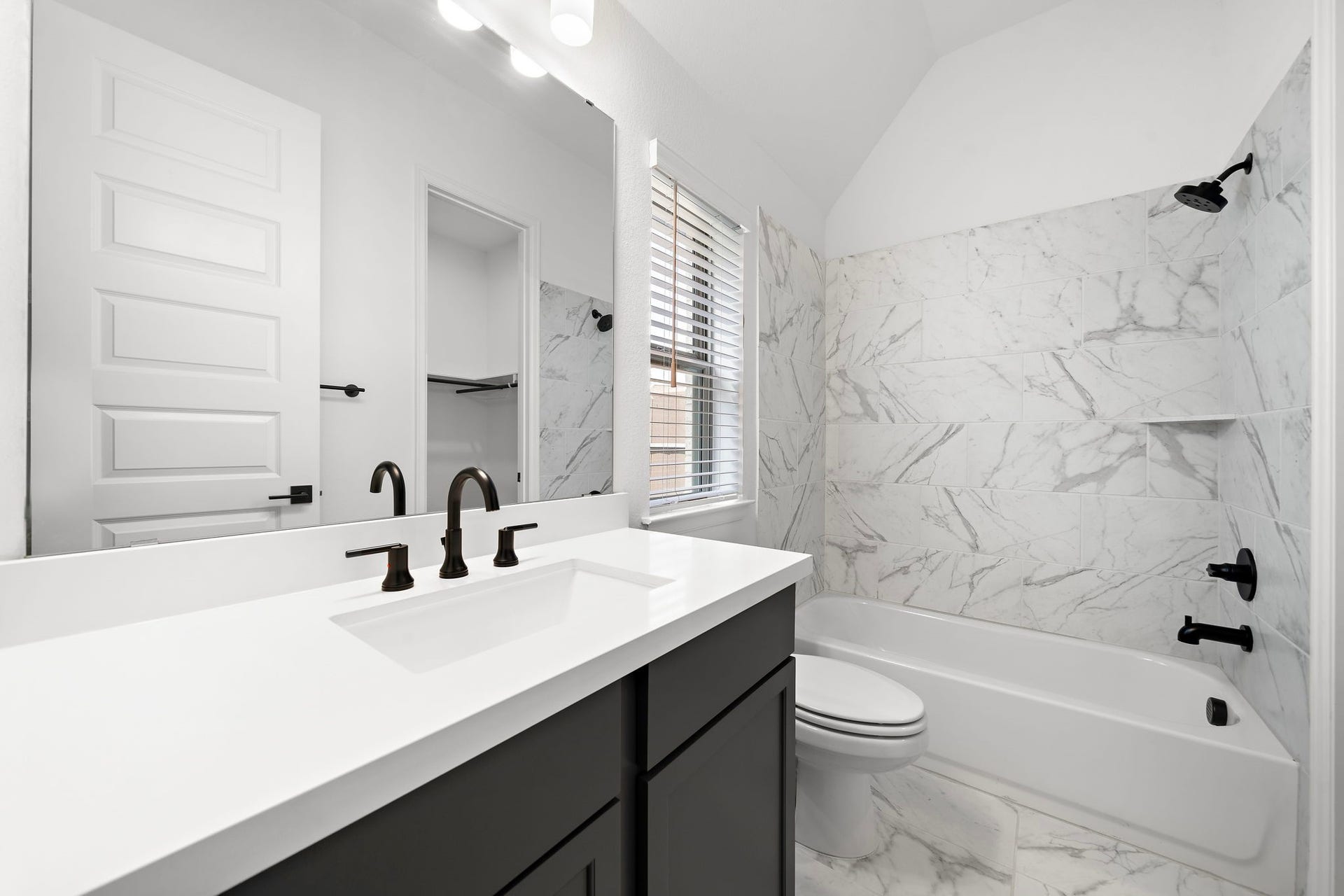 16943 Lupine Meadow Lane, Humble, TX 77346 En-Suite bathroom