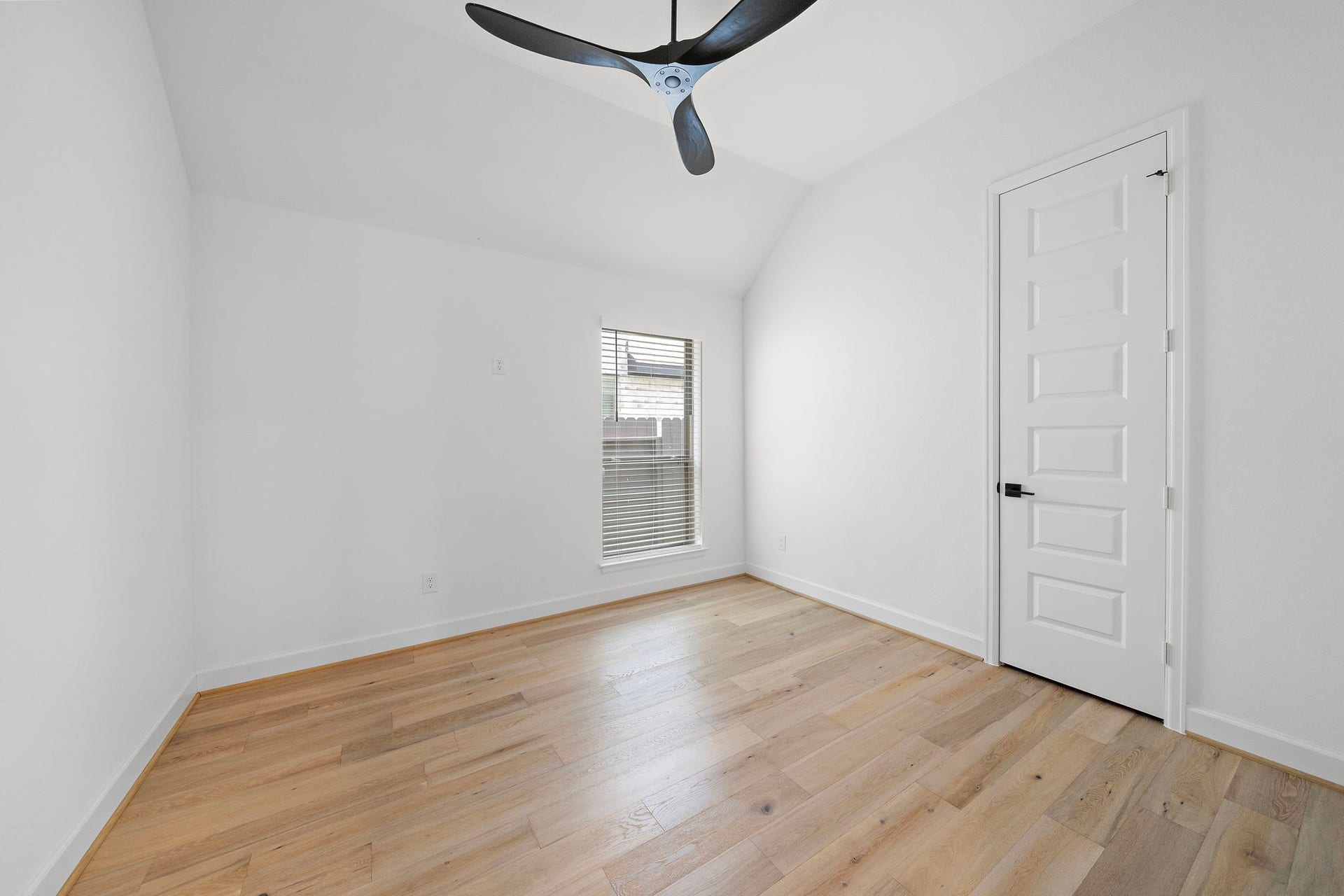 16943 Lupine Meadow Lane, Humble, TX 77346 Bedroom 2 + walk in closet