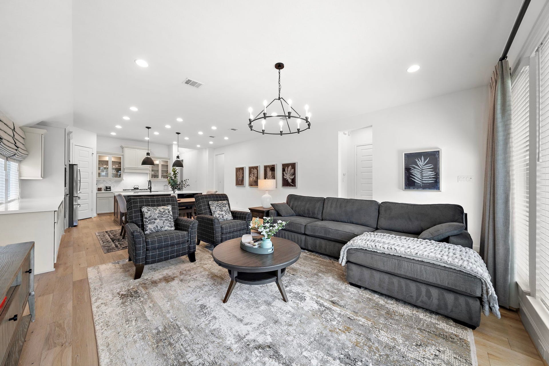 16943 Lupine Meadow Lane, Humble, TX 77346 Family room open to kitchen area, great for entertaining