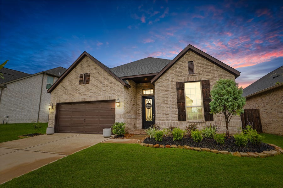Property photo for 1329 Knollbridge Point Lane, Pinehurst, TX