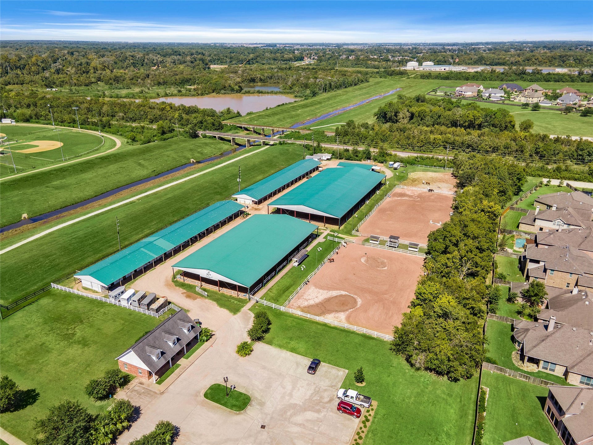 10511 Harvest Oak Court, Missouri City, TX 77459 Horse riding is nearby, too.