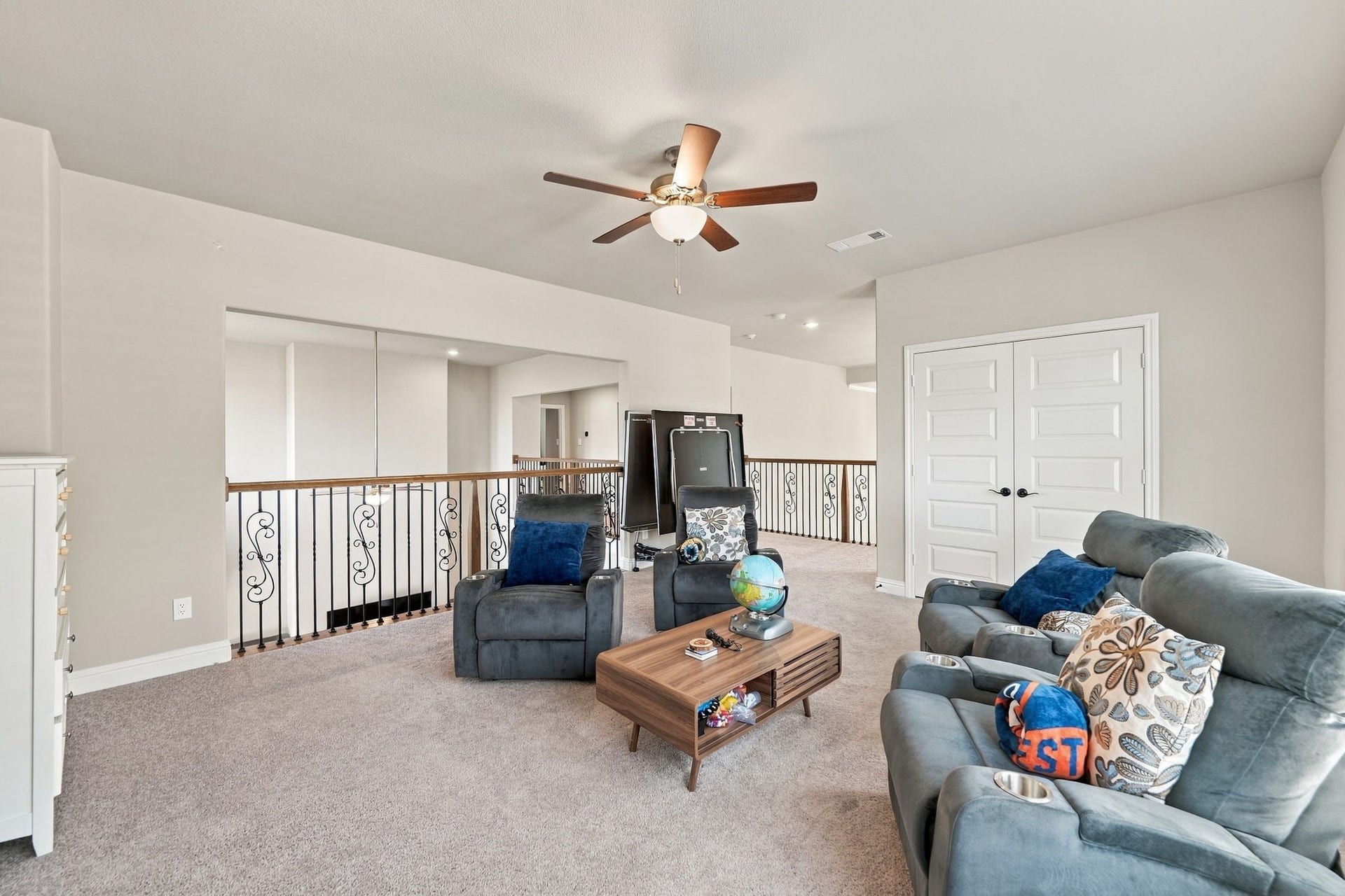 10511 Harvest Oak Court, Missouri City, TX 77459 This flex space can be utilized in so many different ways!