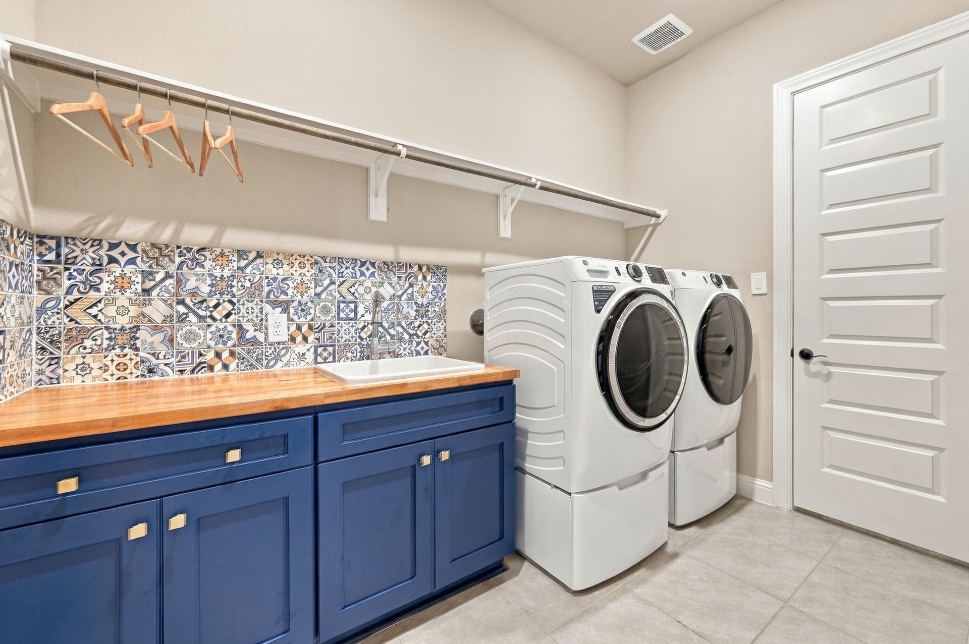 10511 Harvest Oak Court, Missouri City, TX 77459 Walk through your primary closet to the connected laundry room that's complete with shelving, hanging space, cabinets, and a sink to get things done!