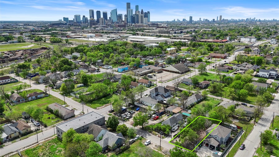Property photo for 1917 Davis Street, Houston, TX