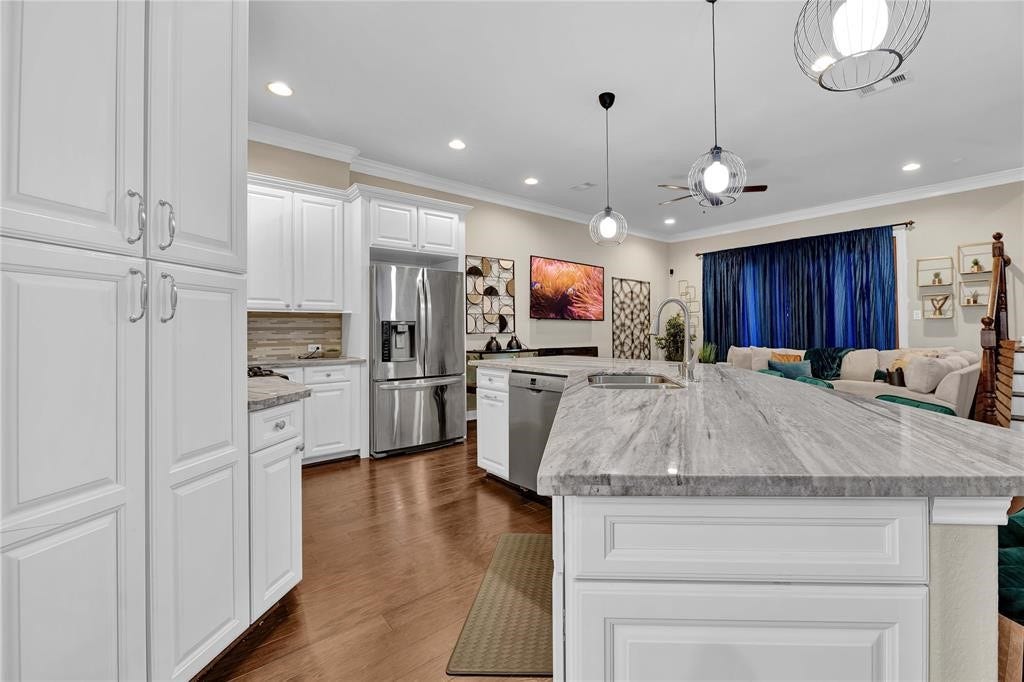 14502 San Pietro Drive, Houston, TX 77070 Seamlessly flowing into a cozy living space!