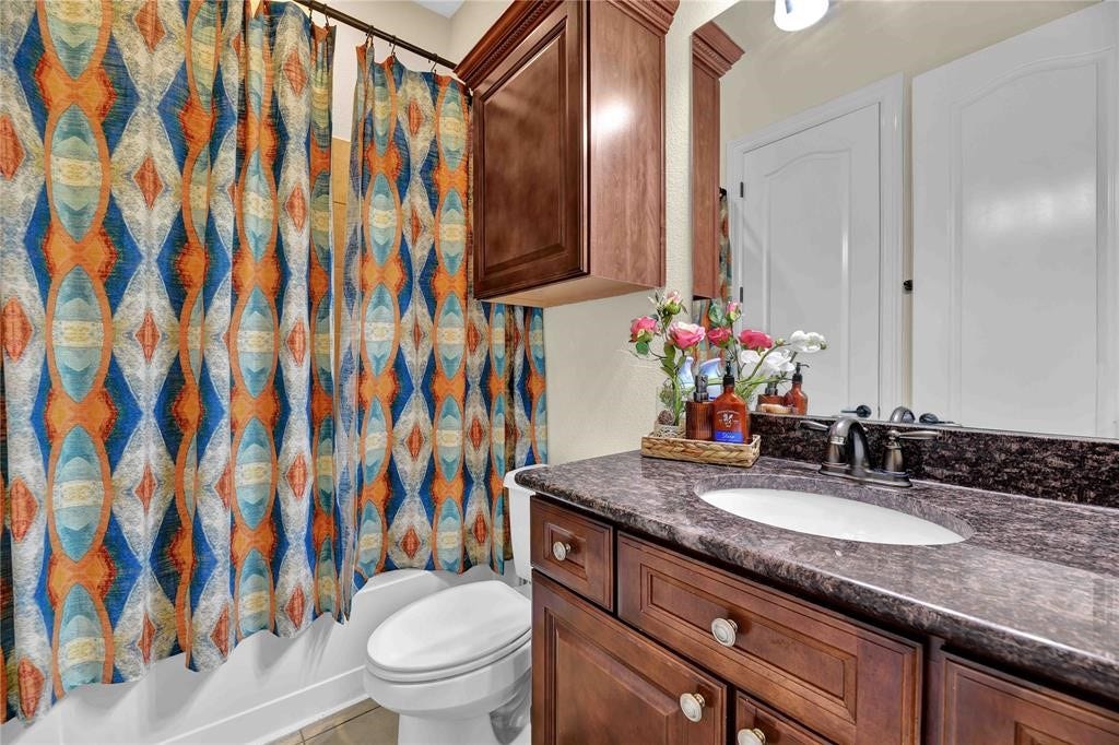 14502 San Pietro Drive, Houston, TX 77070 Full bathroom accessible for bedroom and second floor!