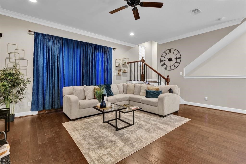 14502 San Pietro Drive, Houston, TX 77070 Bright and inviting!