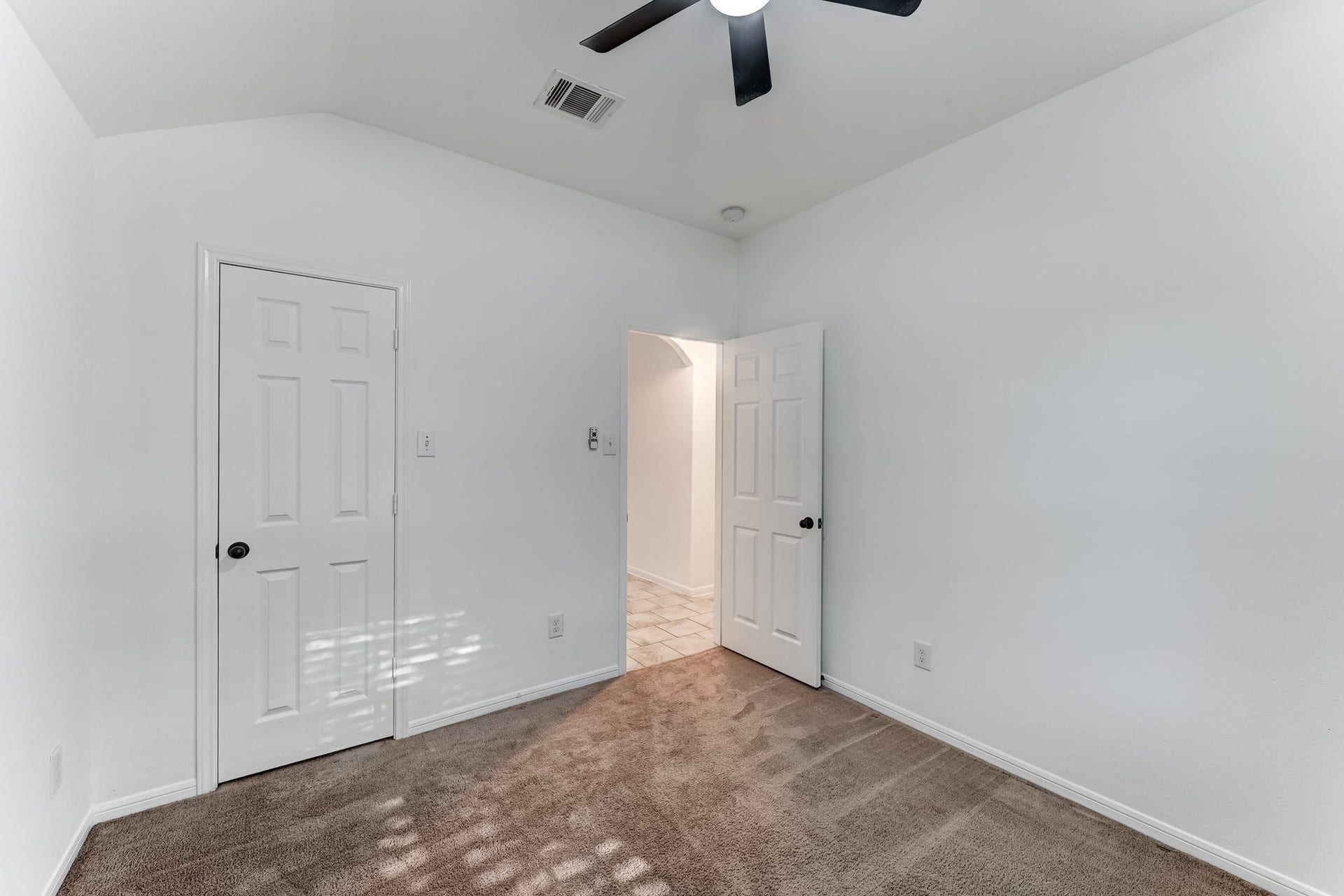 5426 Casa Batillo Drive, Katy, TX 77449 Versatile bedroom perfect for guests or an office