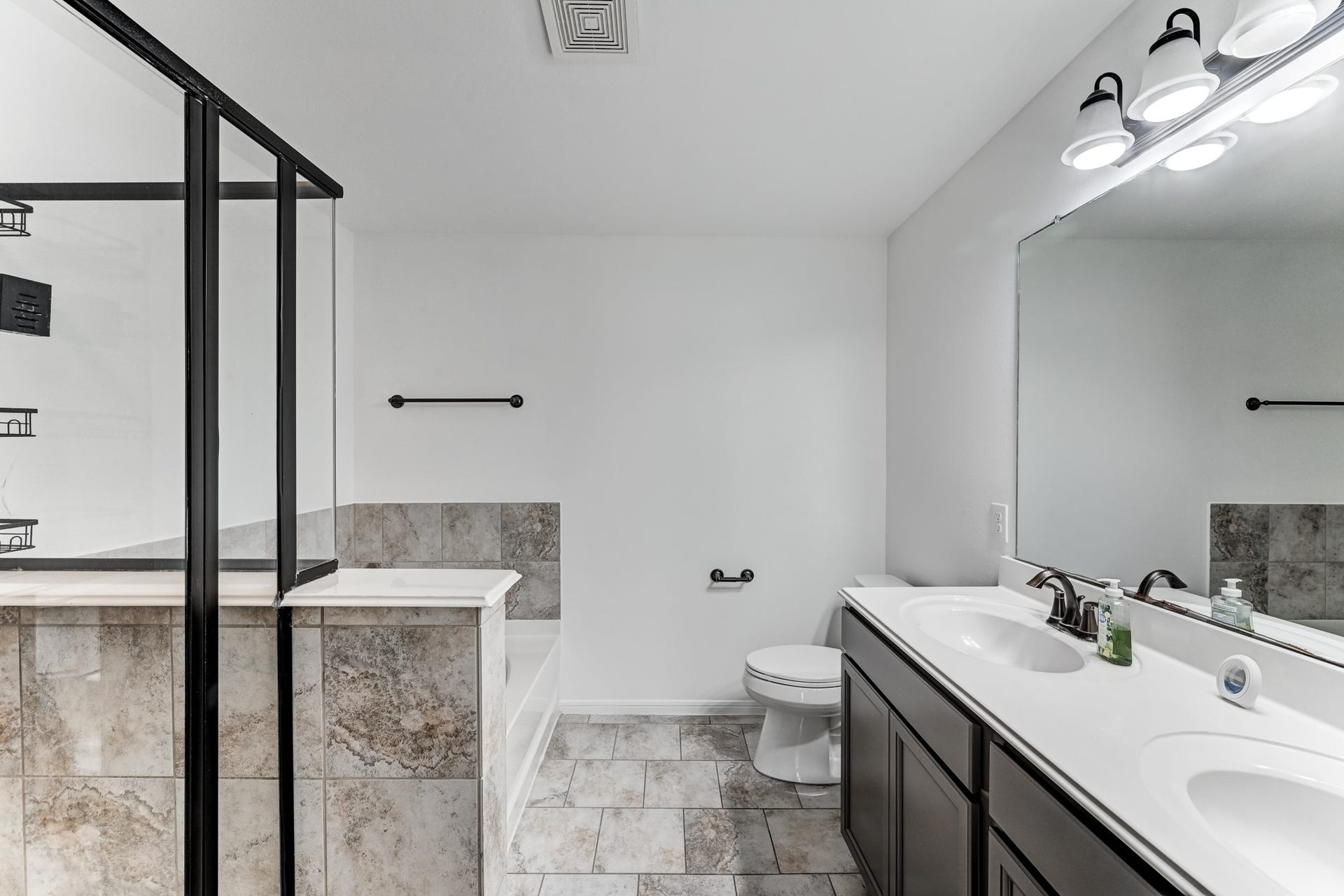 5426 Casa Batillo Drive, Katy, TX 77449 Beautiful primary bathroom with separate tub