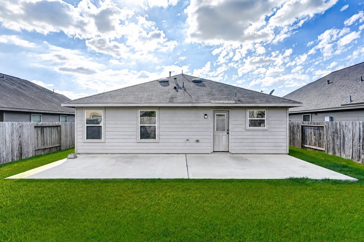 5426 Casa Batillo Drive, Katy, TX 77449 Spacious backyard with plenty of room to relax!