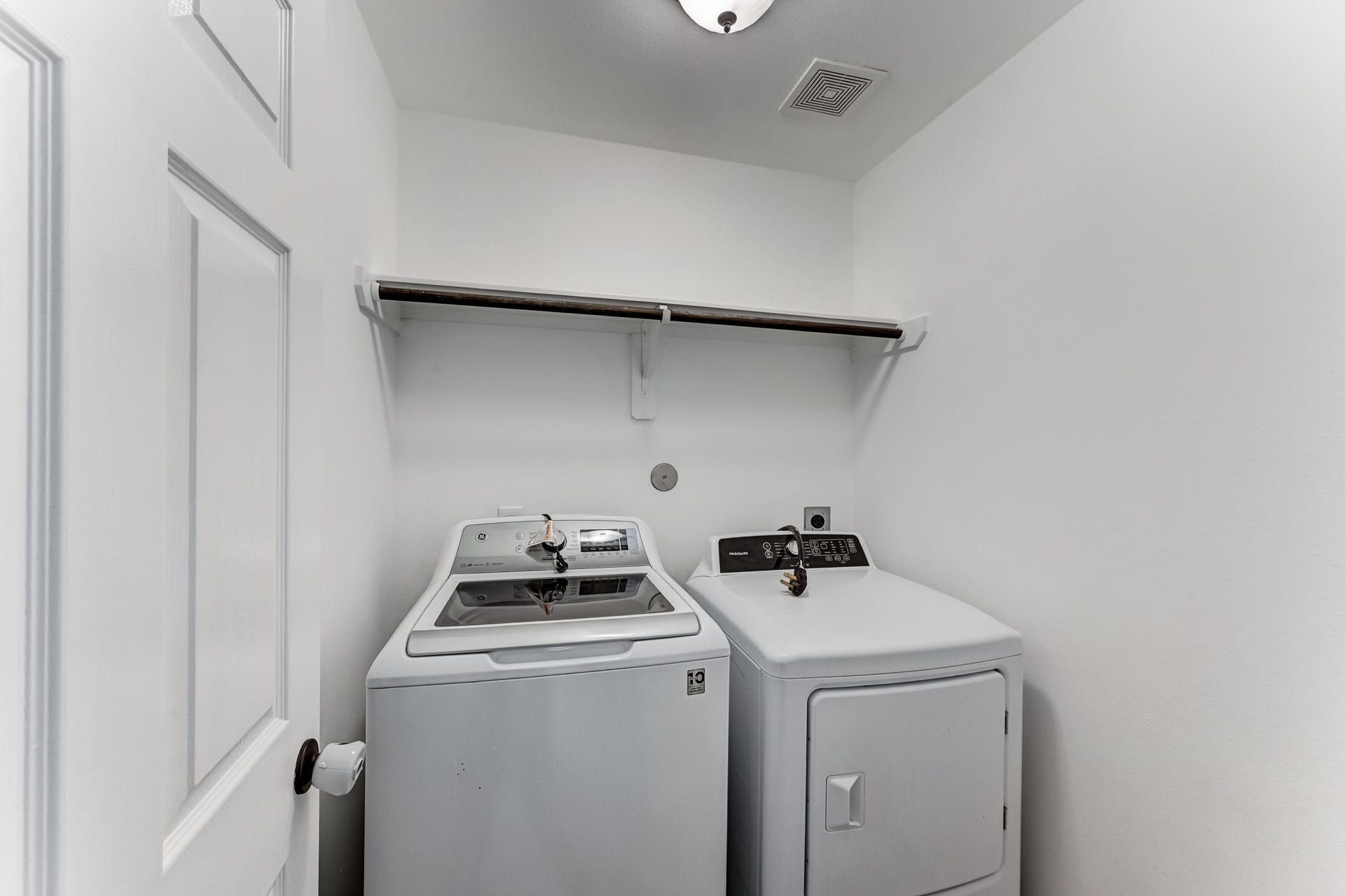 5426 Casa Batillo Drive, Katy, TX 77449 Convenient laundry room with storage