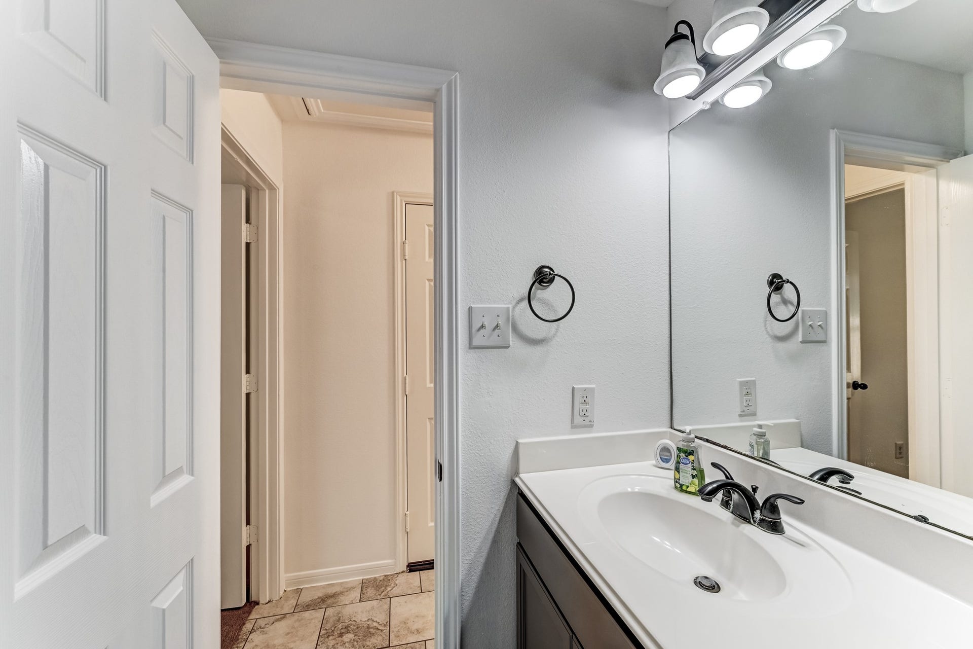 5426 Casa Batillo Drive, Katy, TX 77449 Bright bathroom with spacious vanity
