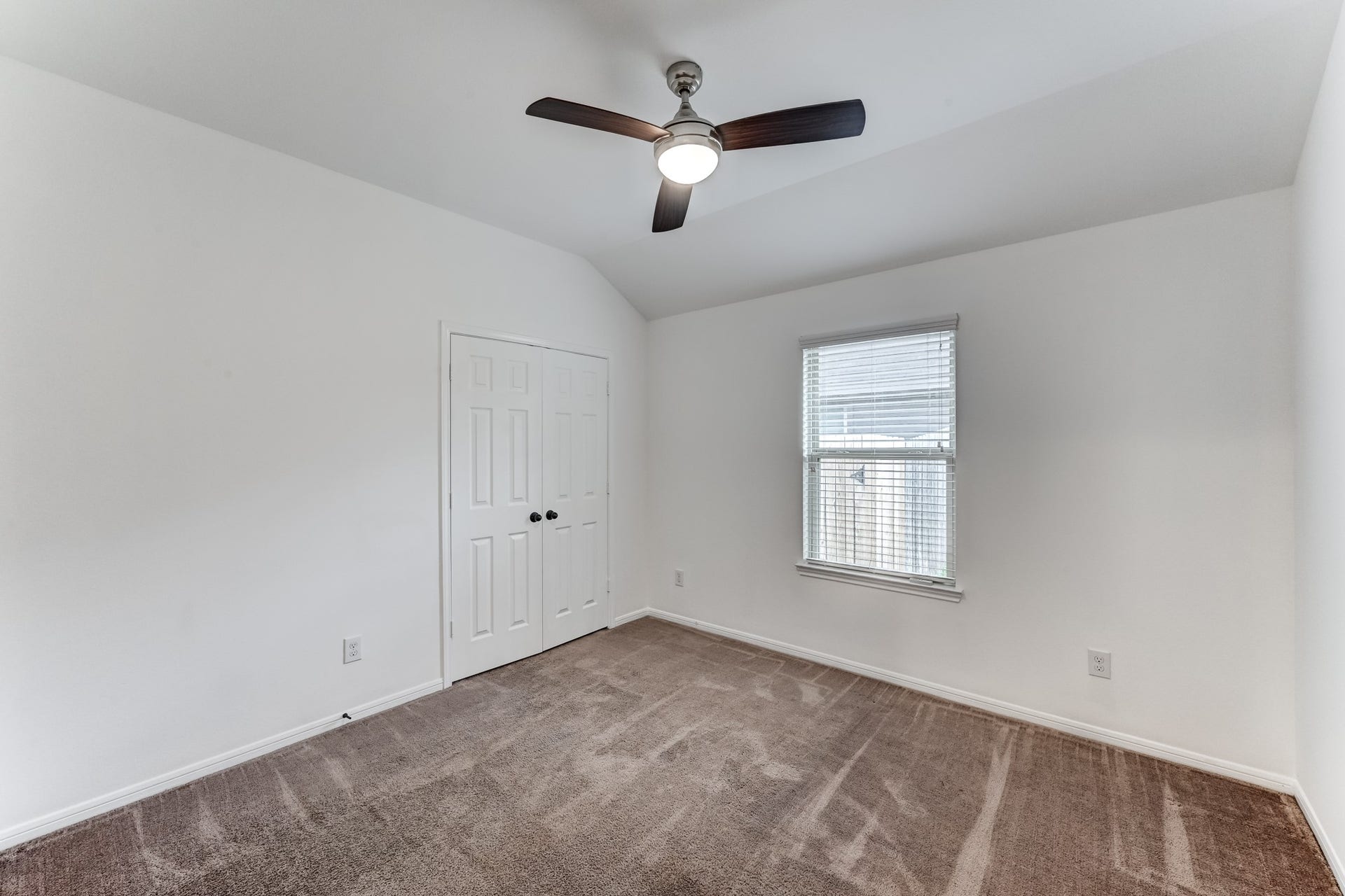 5426 Casa Batillo Drive, Katy, TX 77449 Comfortable third bedroom with natural light