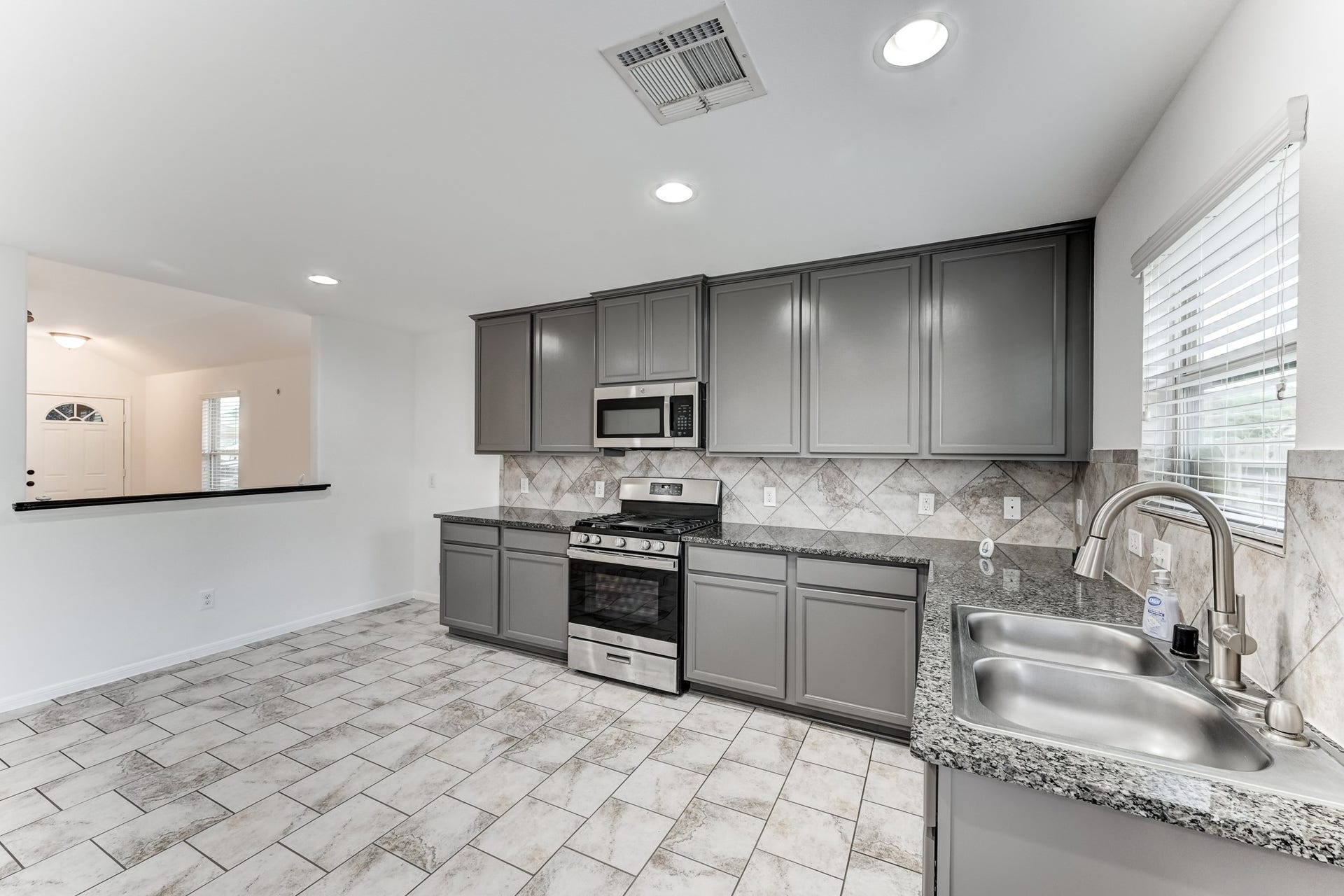 5426 Casa Batillo Drive, Katy, TX 77449 Open kitchen with plenty of prep space