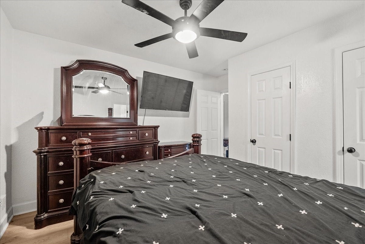 5201 Main Street, Santa Fe, TX 77510 Primary Bedroom