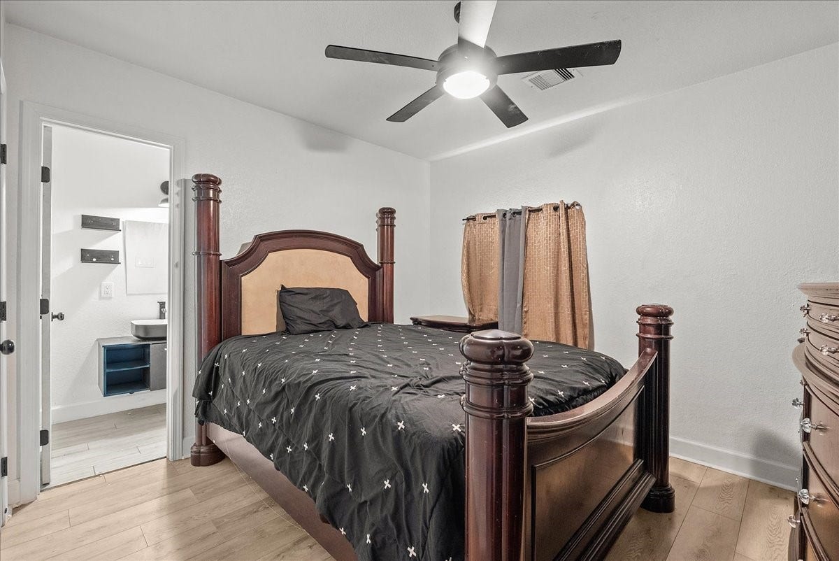 5201 Main Street, Santa Fe, TX 77510 Primary Bedroom