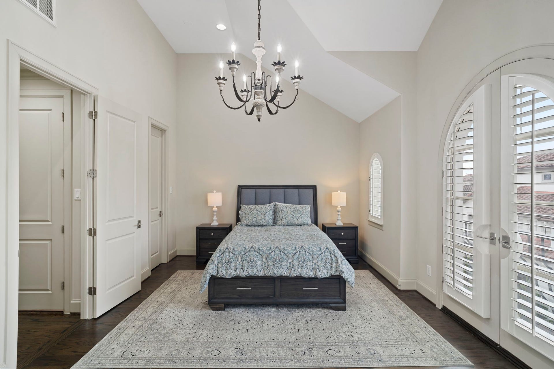 15931 Morgan Street, Sugar Land, TX 77478 More than just lighting, a beautiful French country chandelier serves as a defining design element that makes the space feel truly special.