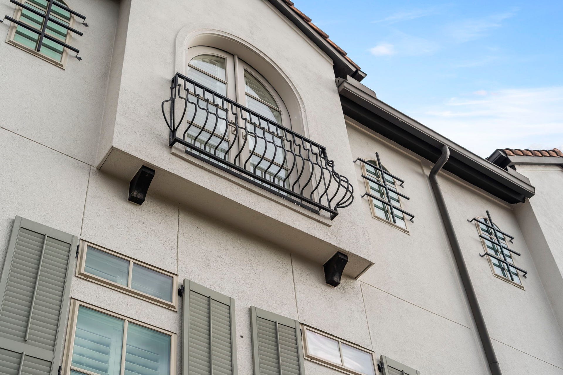 15931 Morgan Street, Sugar Land, TX 77478 Built by Pelican Builders, with more than 30 years of experience creating exceptional high-end luxury townhomes.