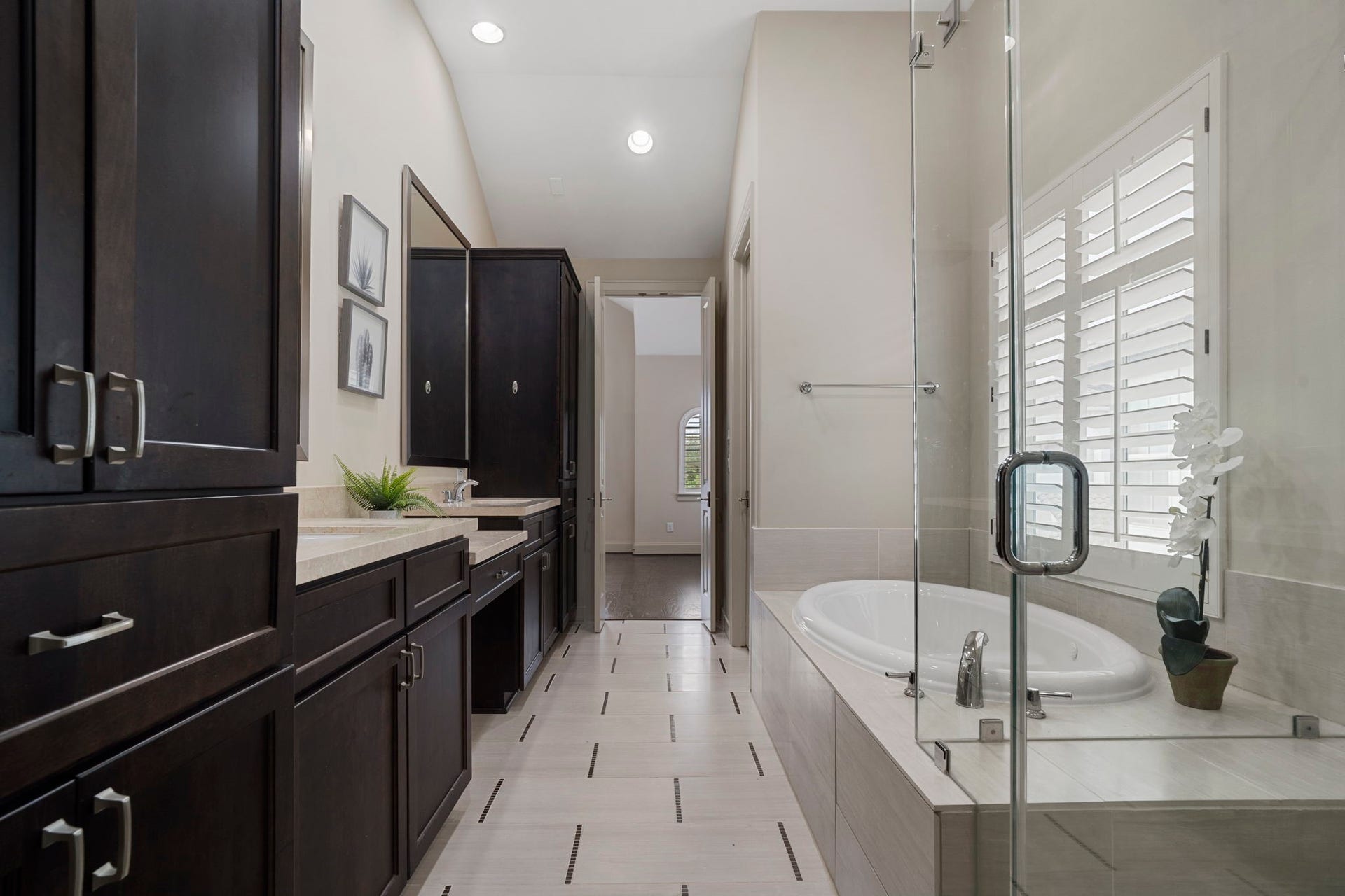 15931 Morgan Street, Sugar Land, TX 77478 There is no shortage of storage in the owners bathroom, with ample room to keep everything neatly organized.