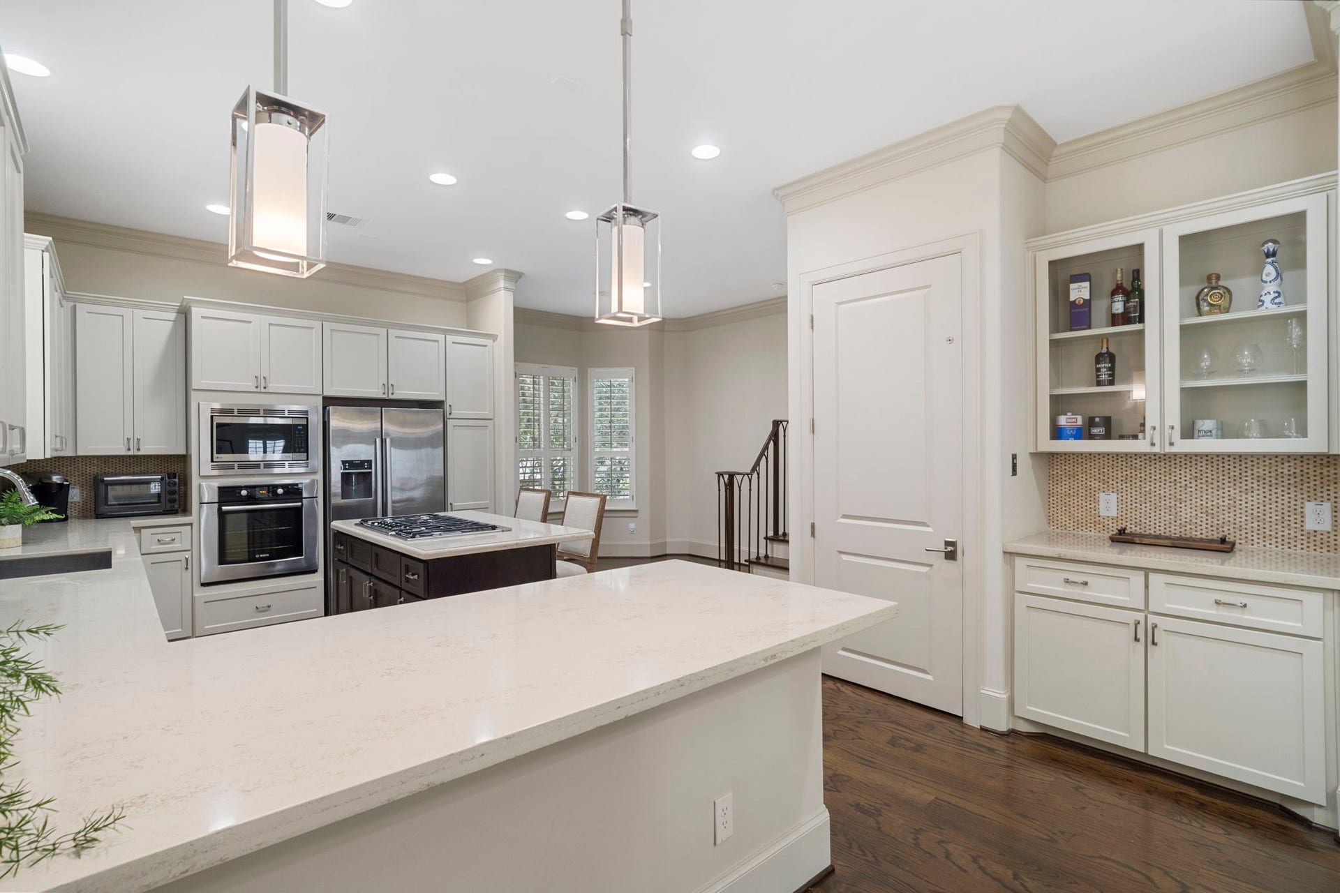 15931 Morgan Street, Sugar Land, TX 77478 The butlers pantry features glass-front upper cabinets for elegant display and added storage.