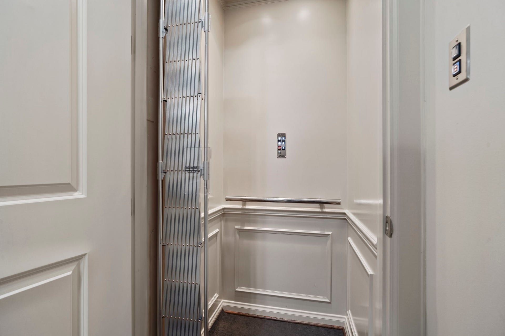 15931 Morgan Street, Sugar Land, TX 77478 The in-house elevator adds a touch of luxury and ease, ensuring smooth movement throughout the home perfect for carrying groceries and accommodating family or guests who find stairs challenging.