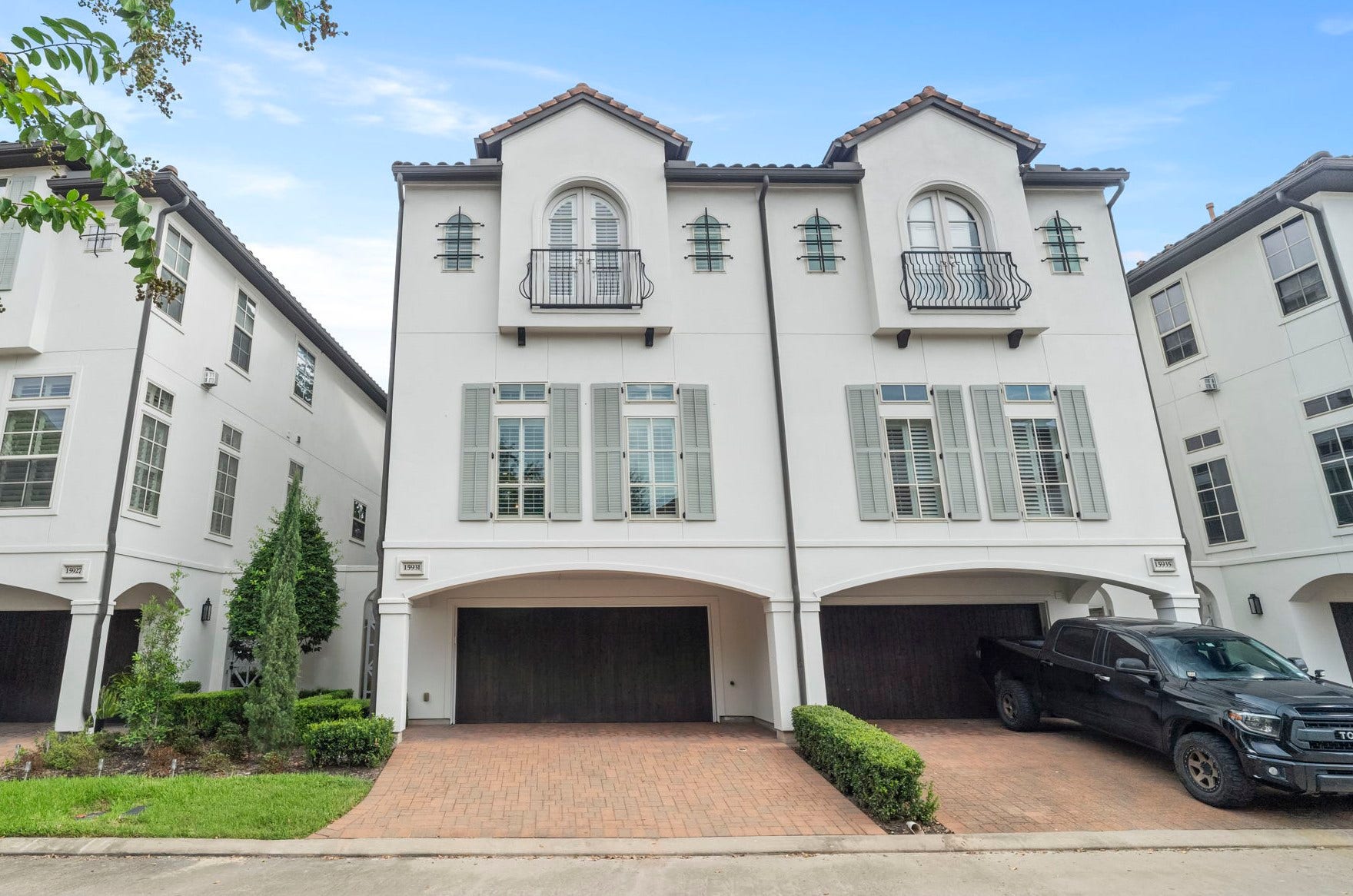 15931 Morgan Street, Sugar Land, TX 77478 This is your chance to enjoy life in a gated waterfront community. Call today to schedule a private tour.