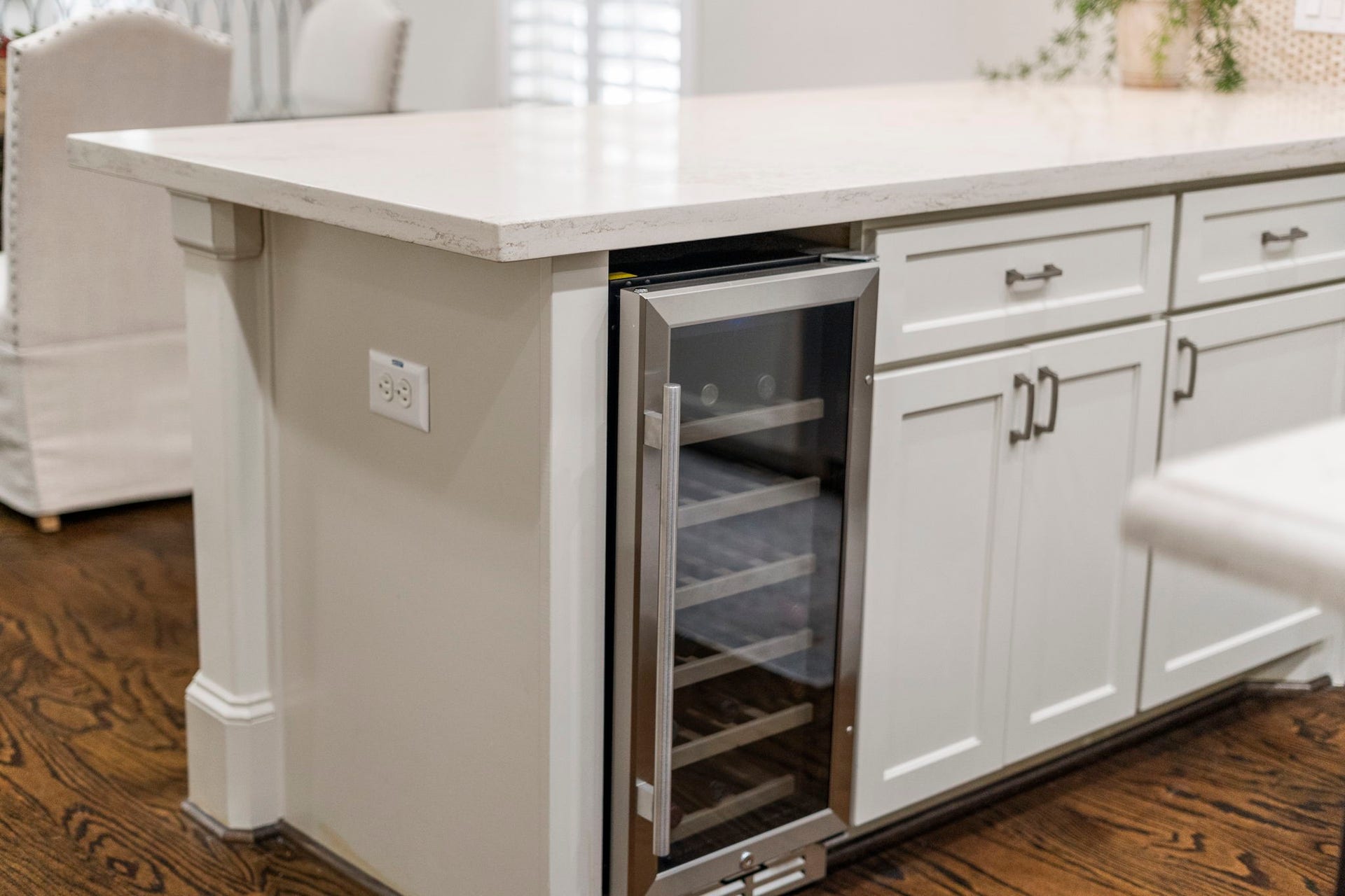 15931 Morgan Street, Sugar Land, TX 77478 Built-in beverage cooler for easy access to chilled drinks.