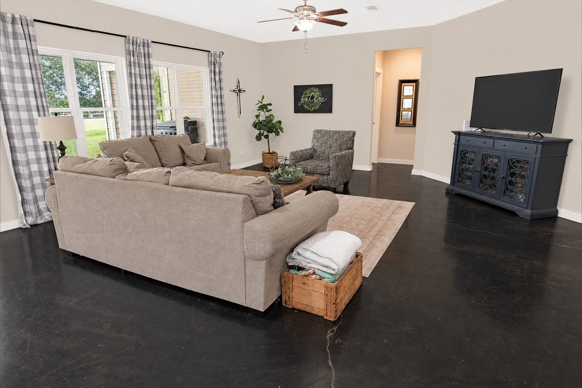 4924 County Road 819, Brazoria, TX 77422 Open Family Room