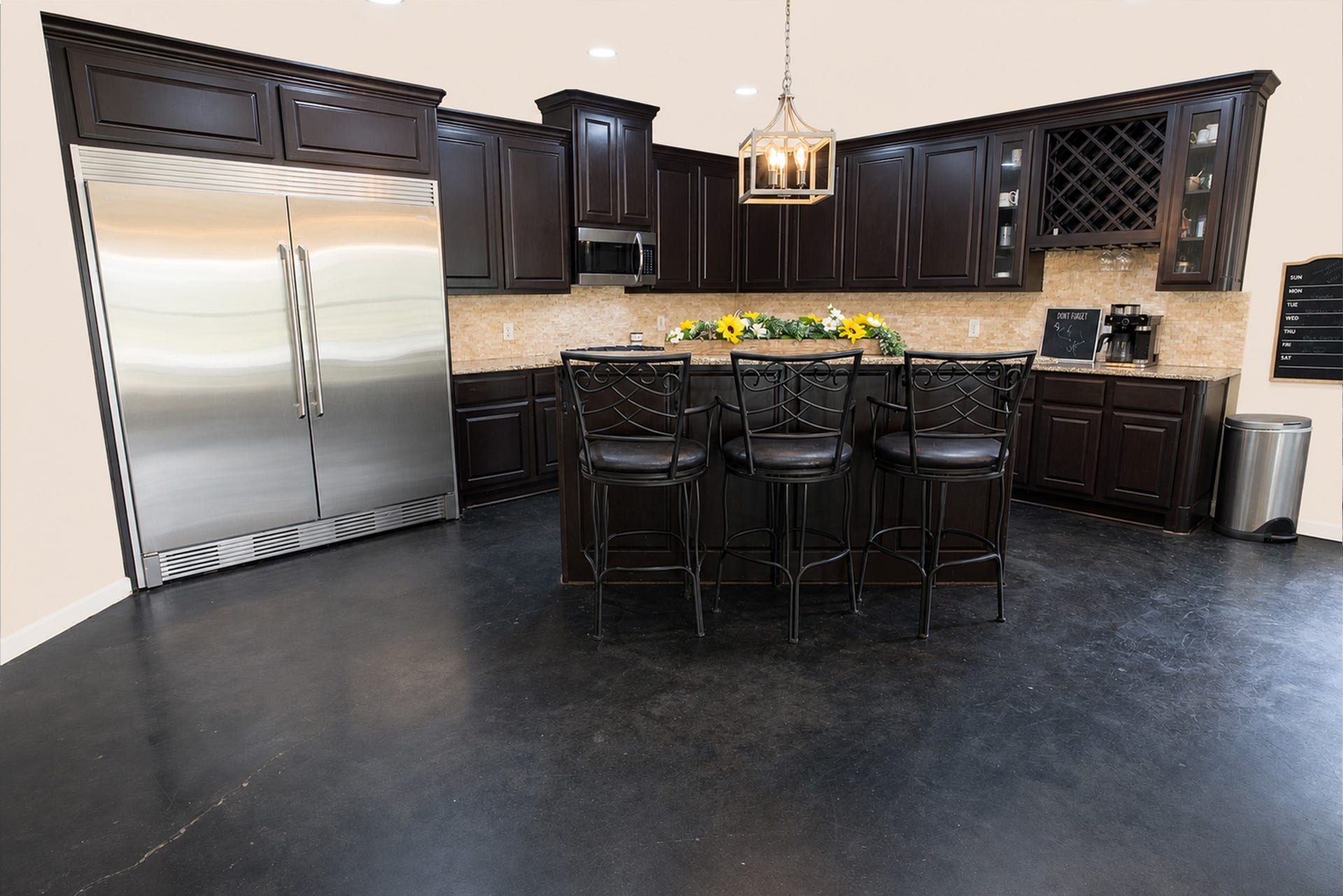 4924 County Road 819, Brazoria, TX 77422 Breakfast Bar