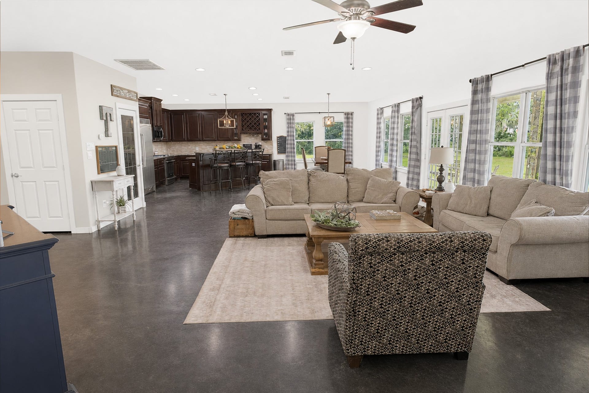 4924 County Road 819, Brazoria, TX 77422 Open Living Area
