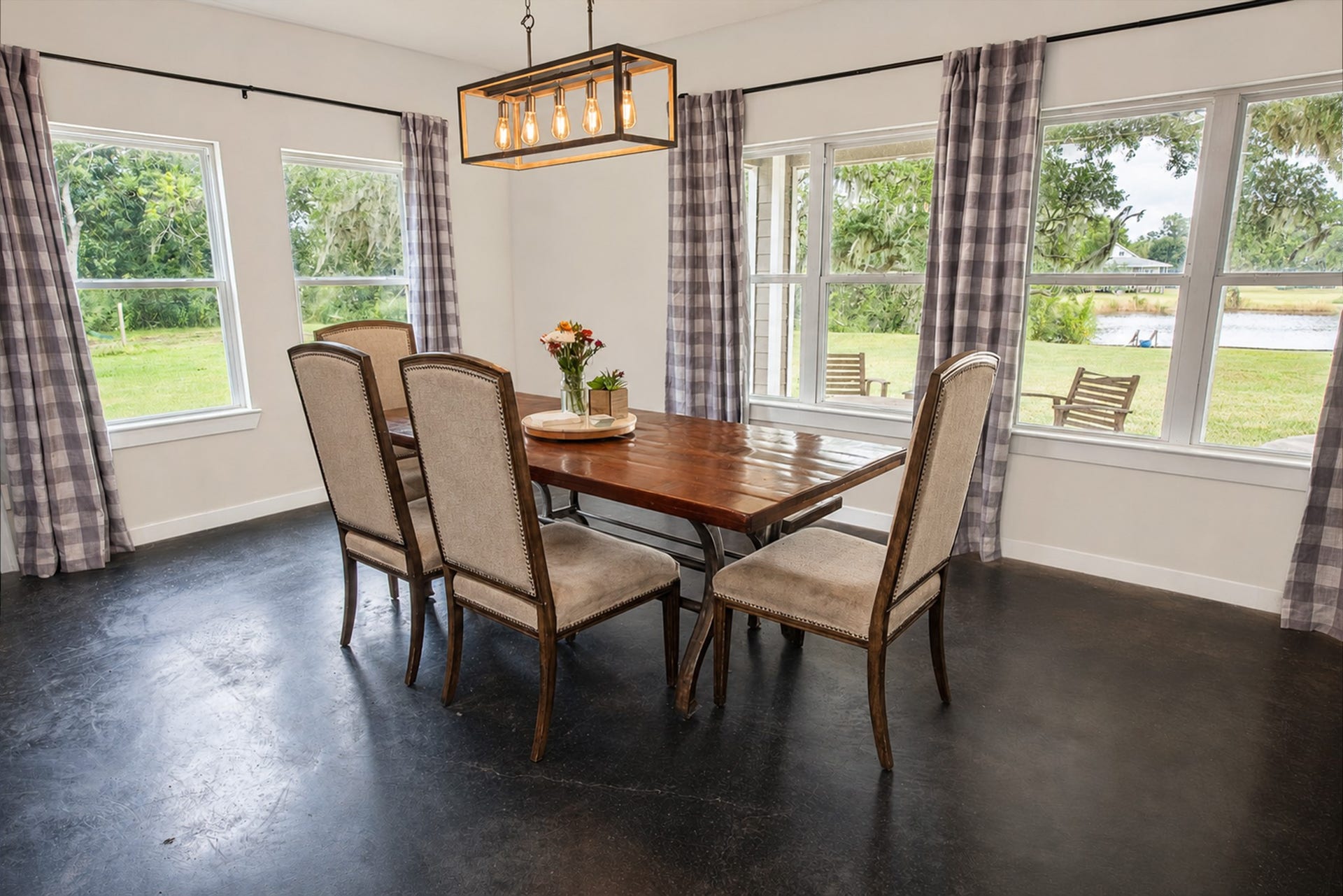 4924 County Road 819, Brazoria, TX 77422 Dining Area